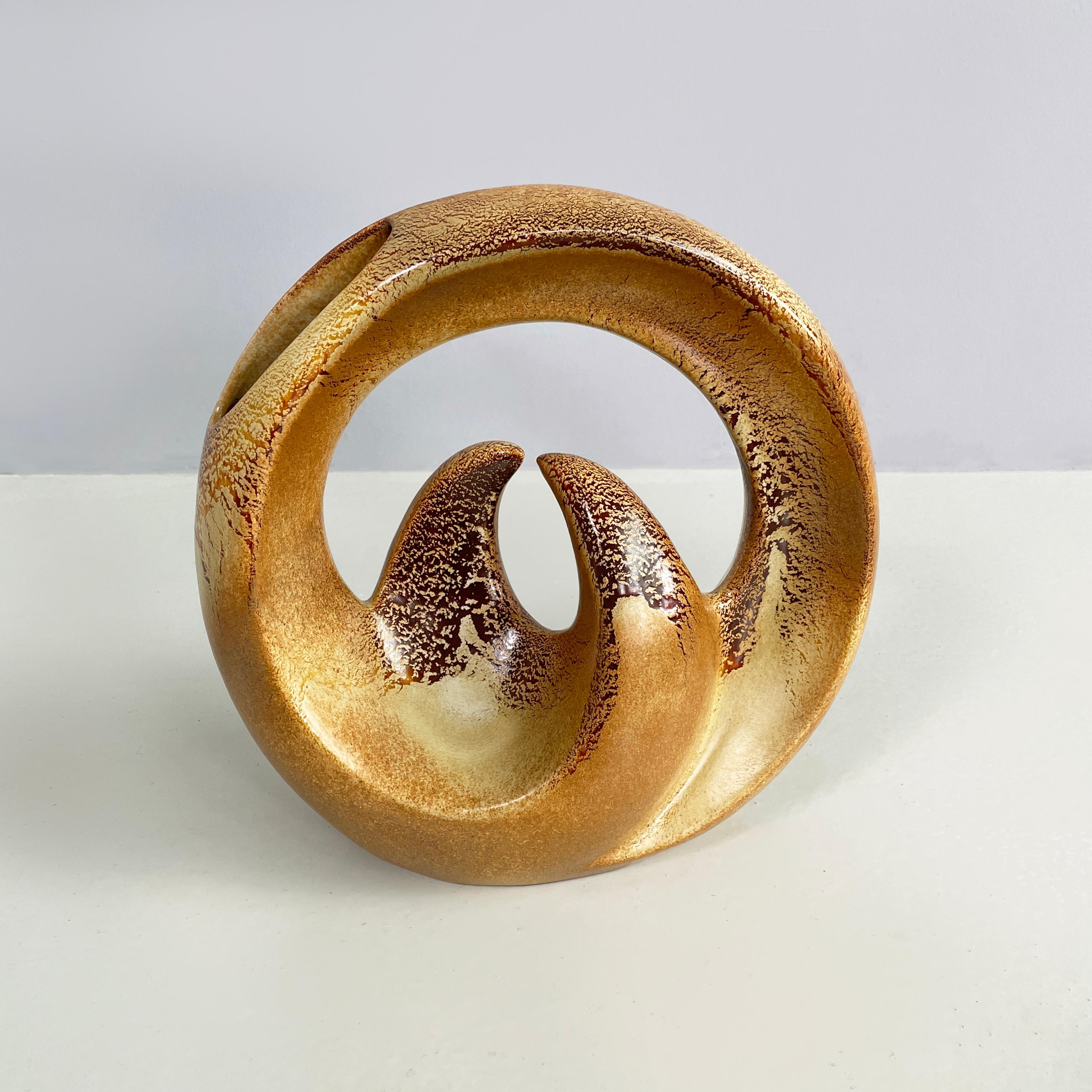 Italian mid-century Sculptural ceramic vase by Roberto Rigon, 1960s
Sculptural ceramic vase painted in shades of brown and beige. The vase is composed of round and organic shapes. In the upper part there is a round hole.
It was produced by Roberto