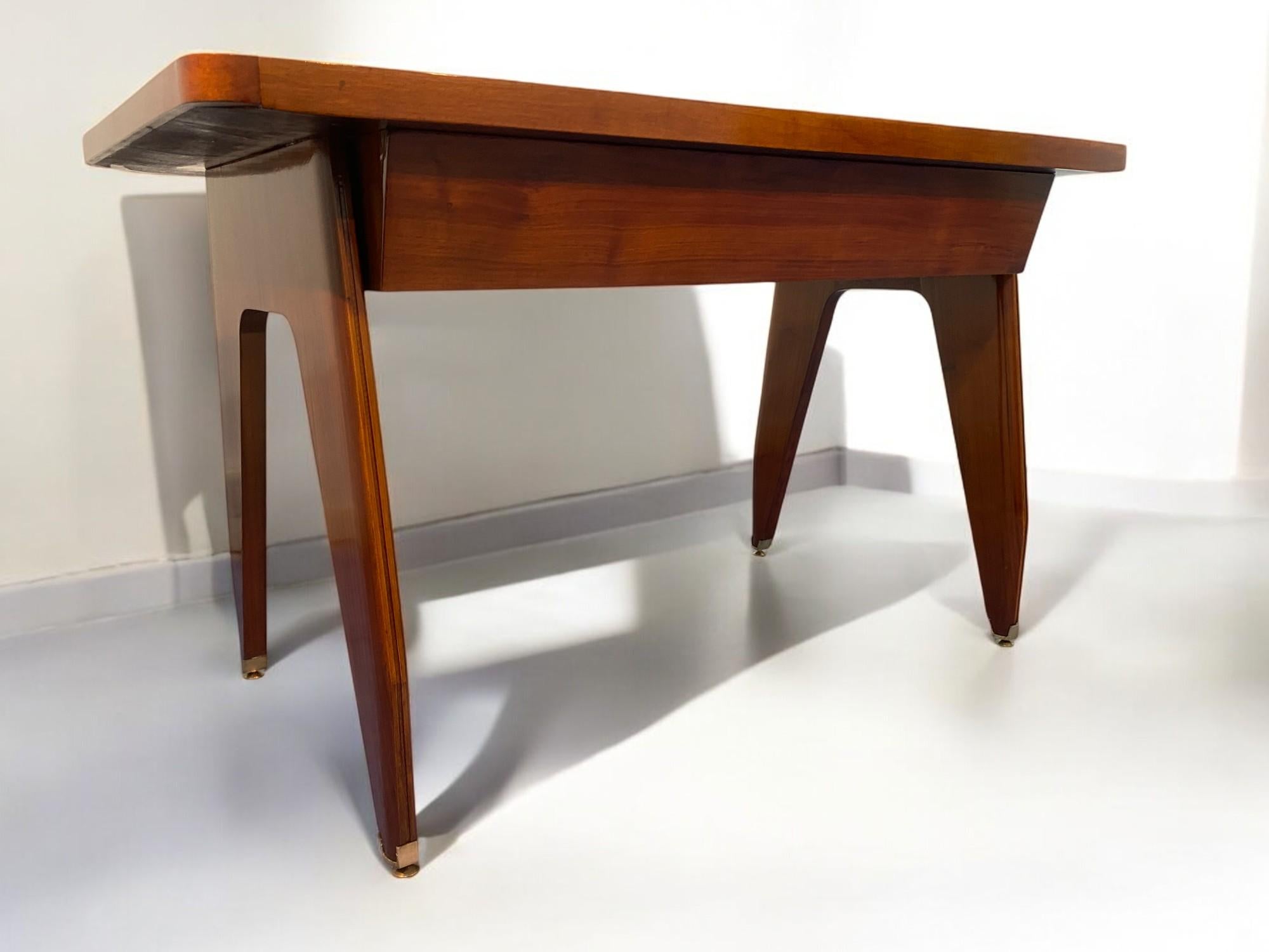 Tavolo da scrivania scultoreo italiano del Mid Century disegnato da Vittorio Dassi negli anni '50 in vendita 4