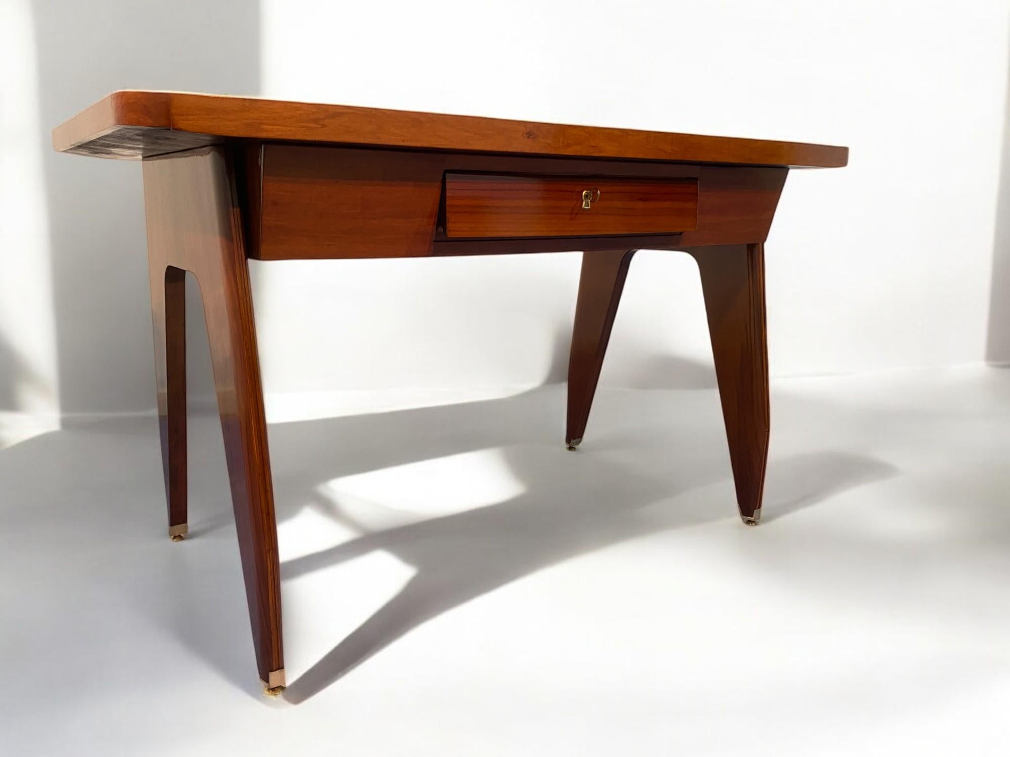 Italiano Tavolo da scrivania scultoreo italiano del Mid Century disegnato da Vittorio Dassi negli anni '50 in vendita