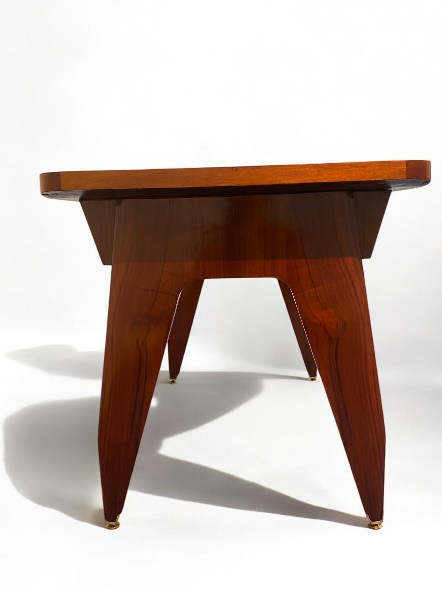 Tavolo da scrivania scultoreo italiano del Mid Century disegnato da Vittorio Dassi negli anni '50 In condizioni buone in vendita a Traversetolo, IT