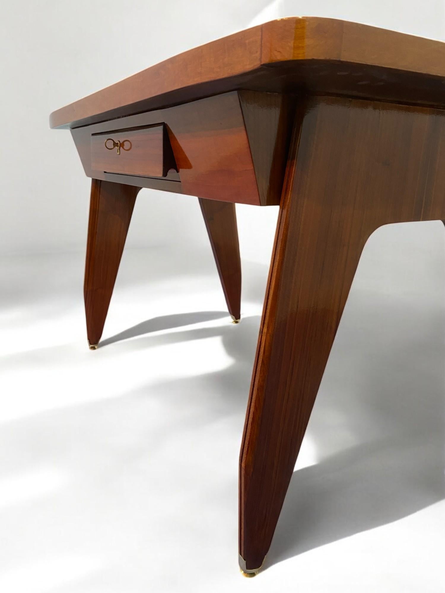 Metà XX secolo Tavolo da scrivania scultoreo italiano del Mid Century disegnato da Vittorio Dassi negli anni '50 in vendita