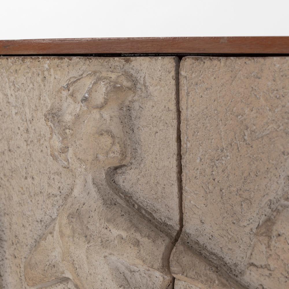 Italian Mid-Century Sculptural-Figurative Sandstone Wall Pannel signed 1950s  For Sale 5