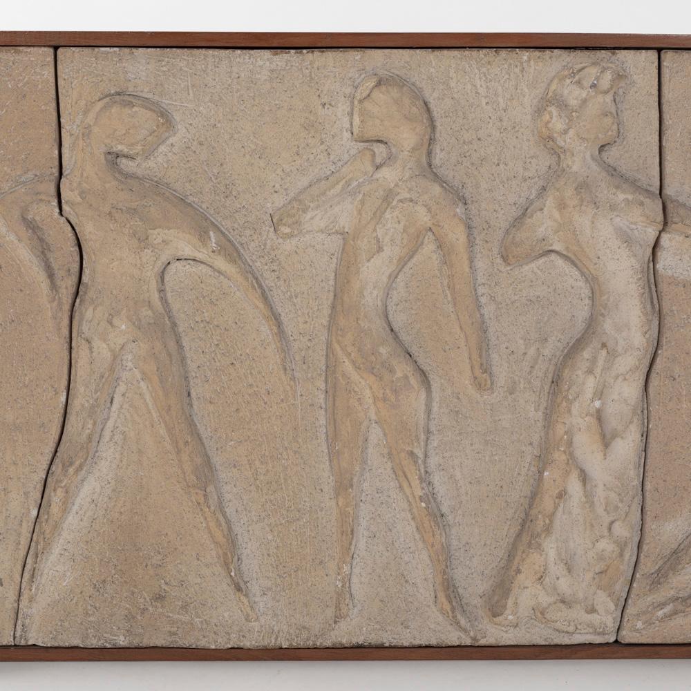 Pannello da parete in pietra arenaria scultoreo-figurativo della metà del secolo firmato 1950 In condizioni buone in vendita a Salzburg, AT