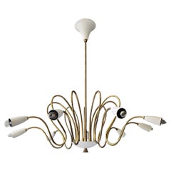 Lampadario scultoreo a nove luci in ottone della metà del secolo scorso, anni '50