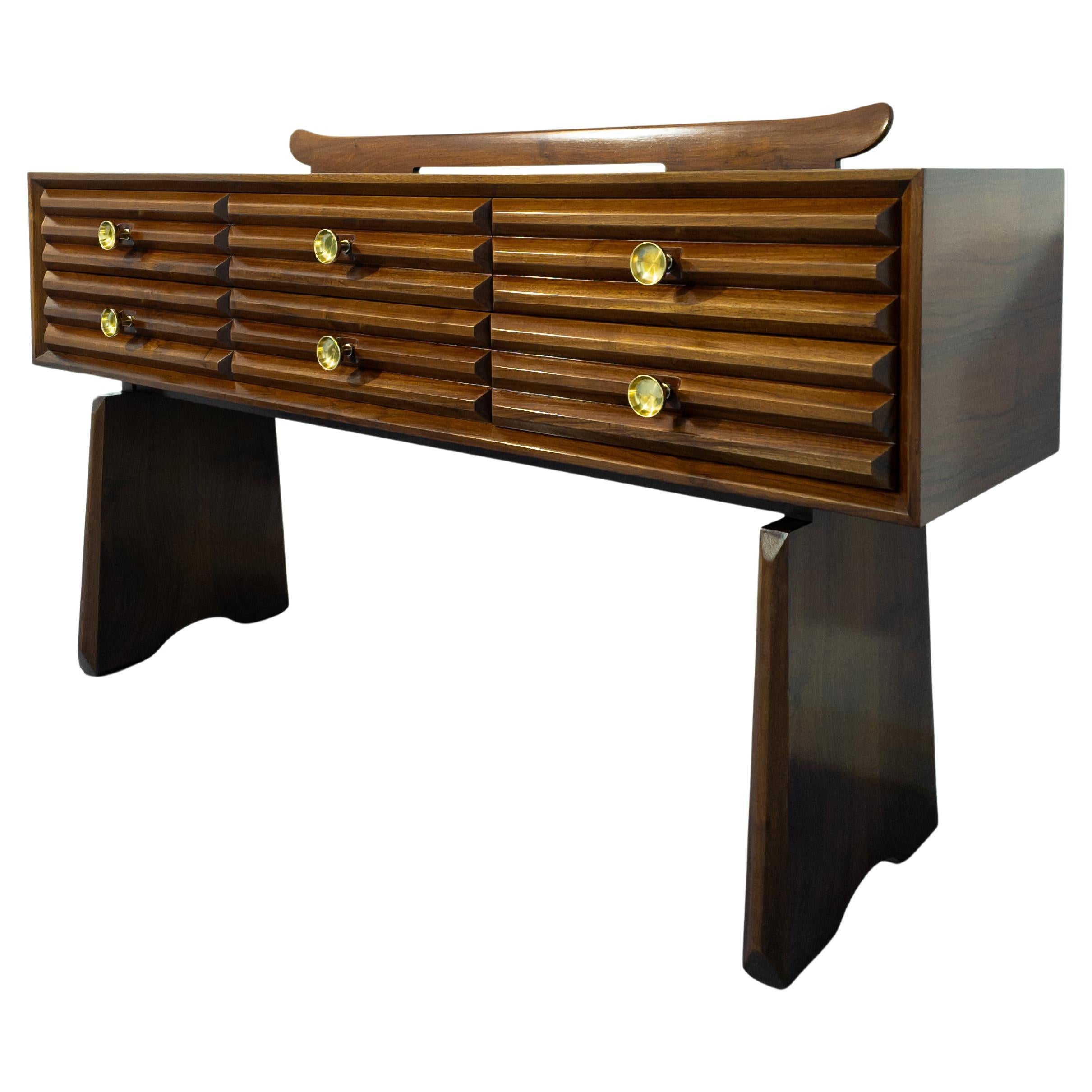 Credenza scultorea italiana del Mid-Century disegnata da Paolo Buffa negli anni 
40