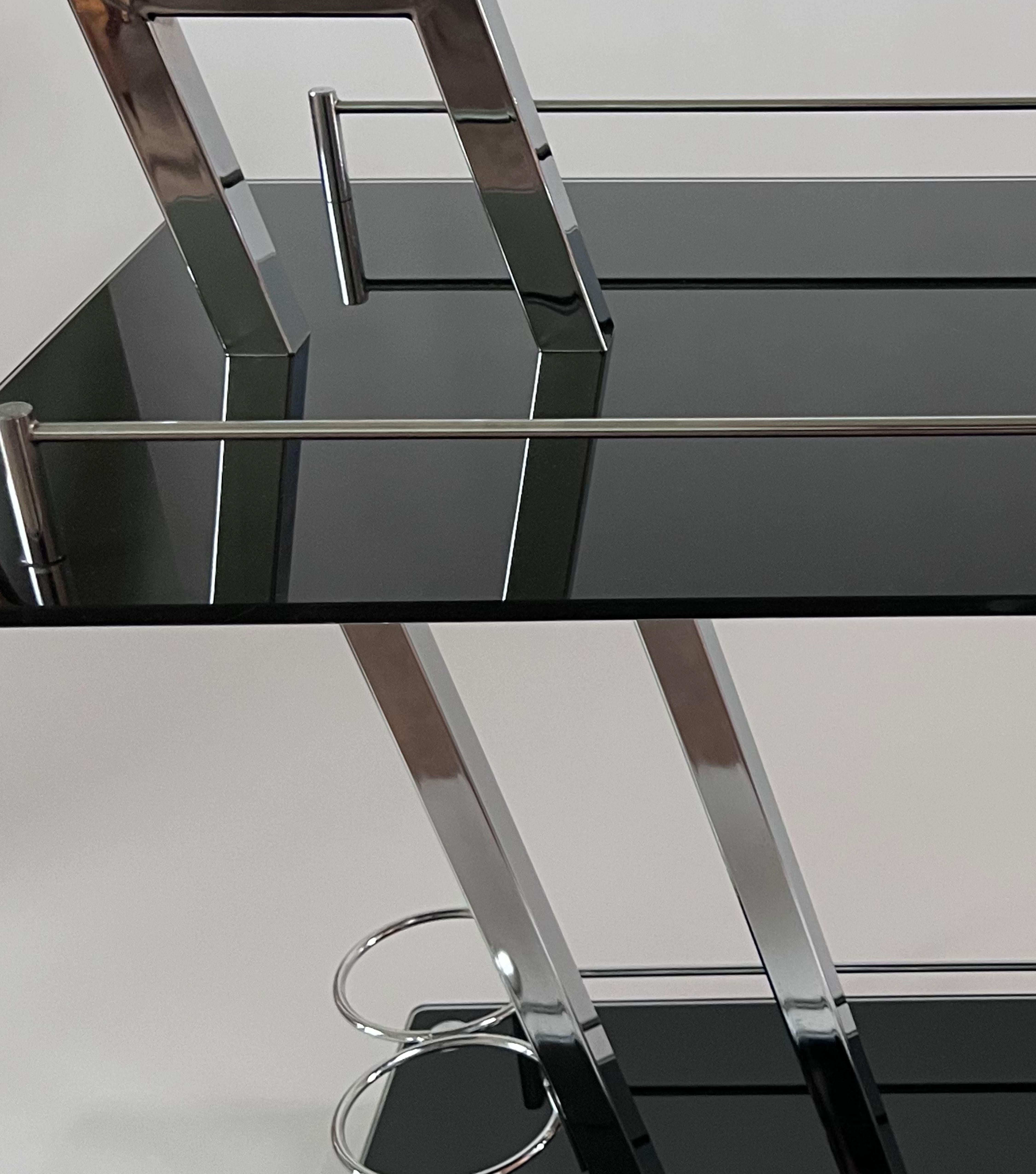 Italian Midcentury Serving Cart or Bar Cart, Black Glass and Chrome, 1960s In Good Condition For Sale In Budapest, HU