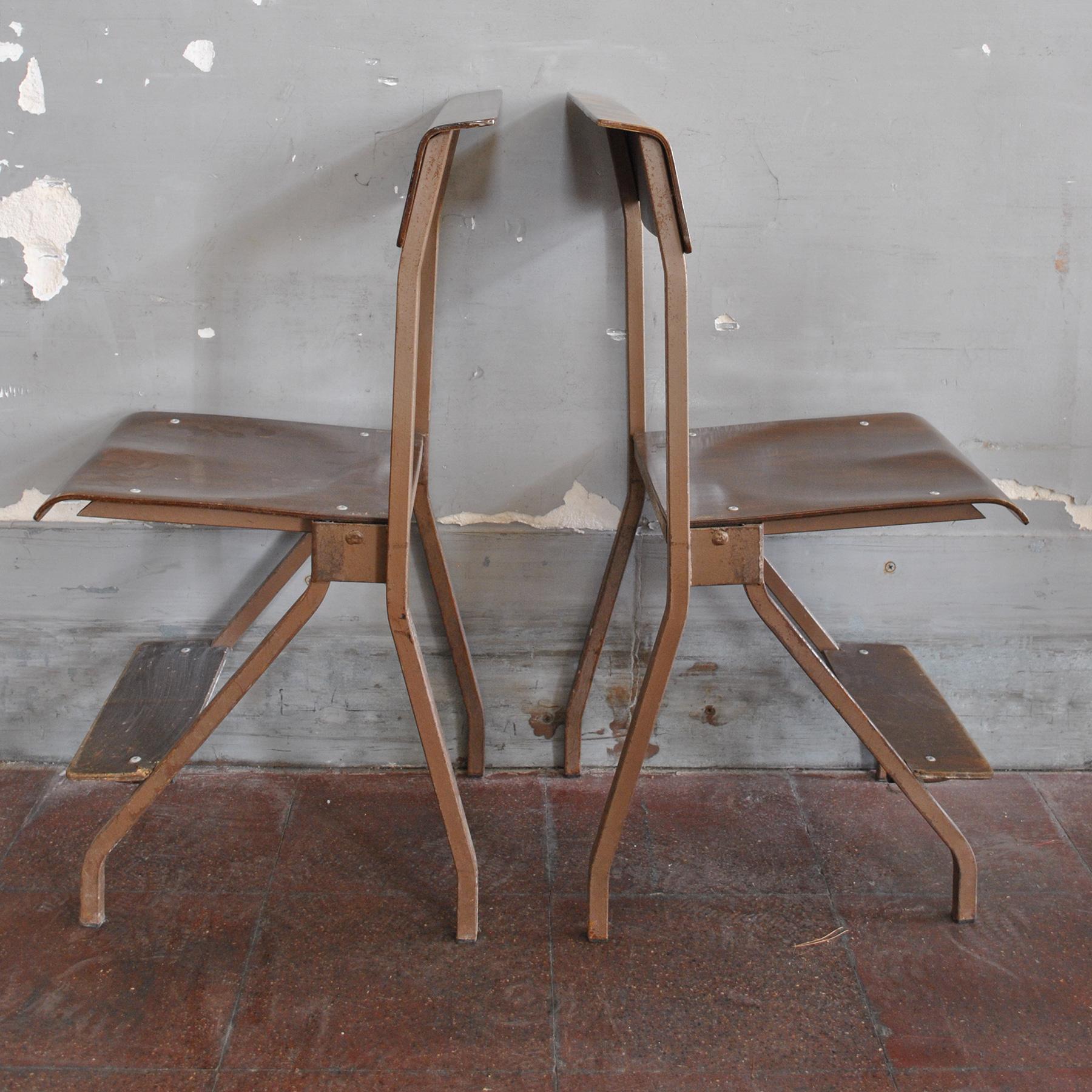 Italian Mid Century Set of Four Chairs For Sale 2