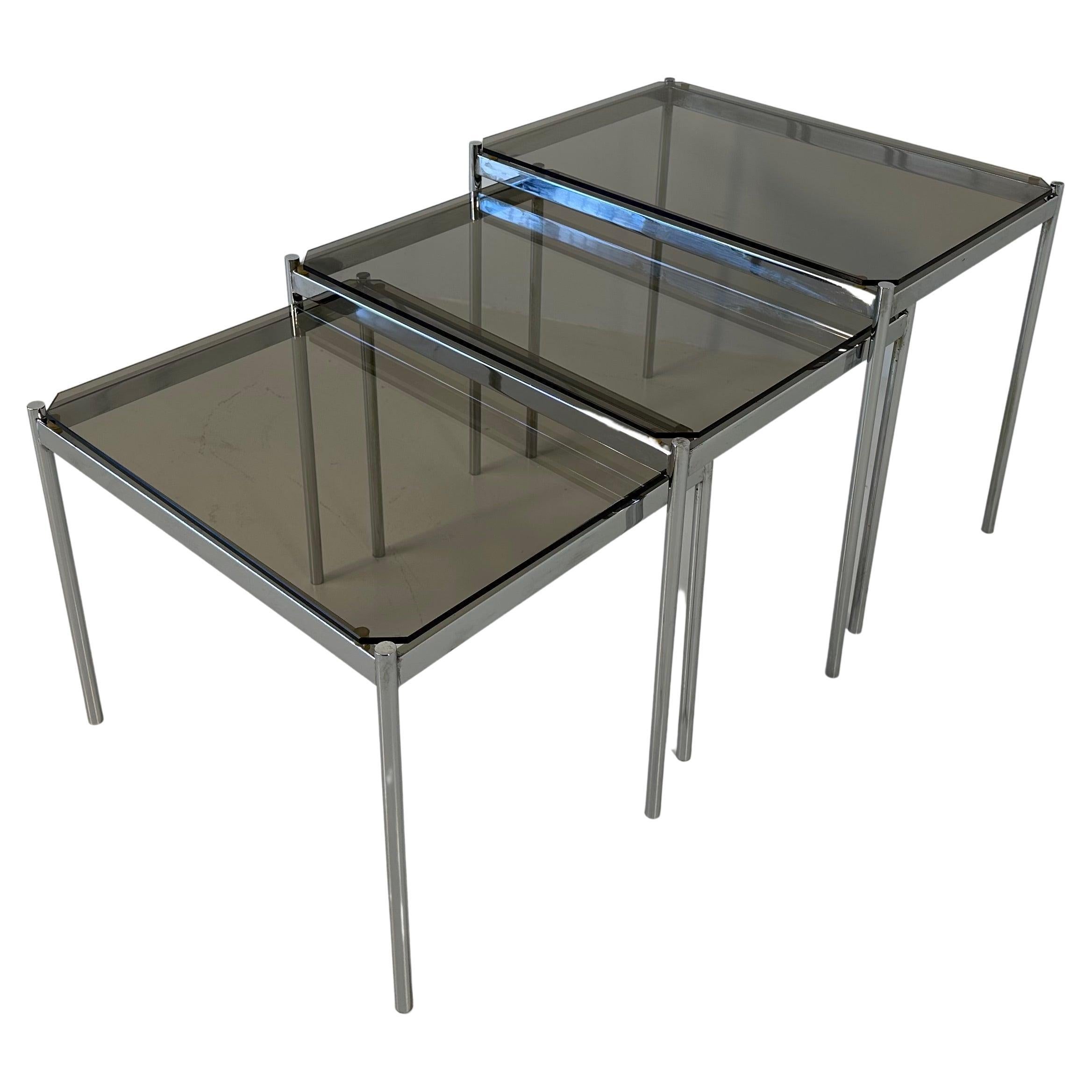 Italian Midcentury Set of Three Chromed Metal Glass Stackable Tray Tables, 1970s