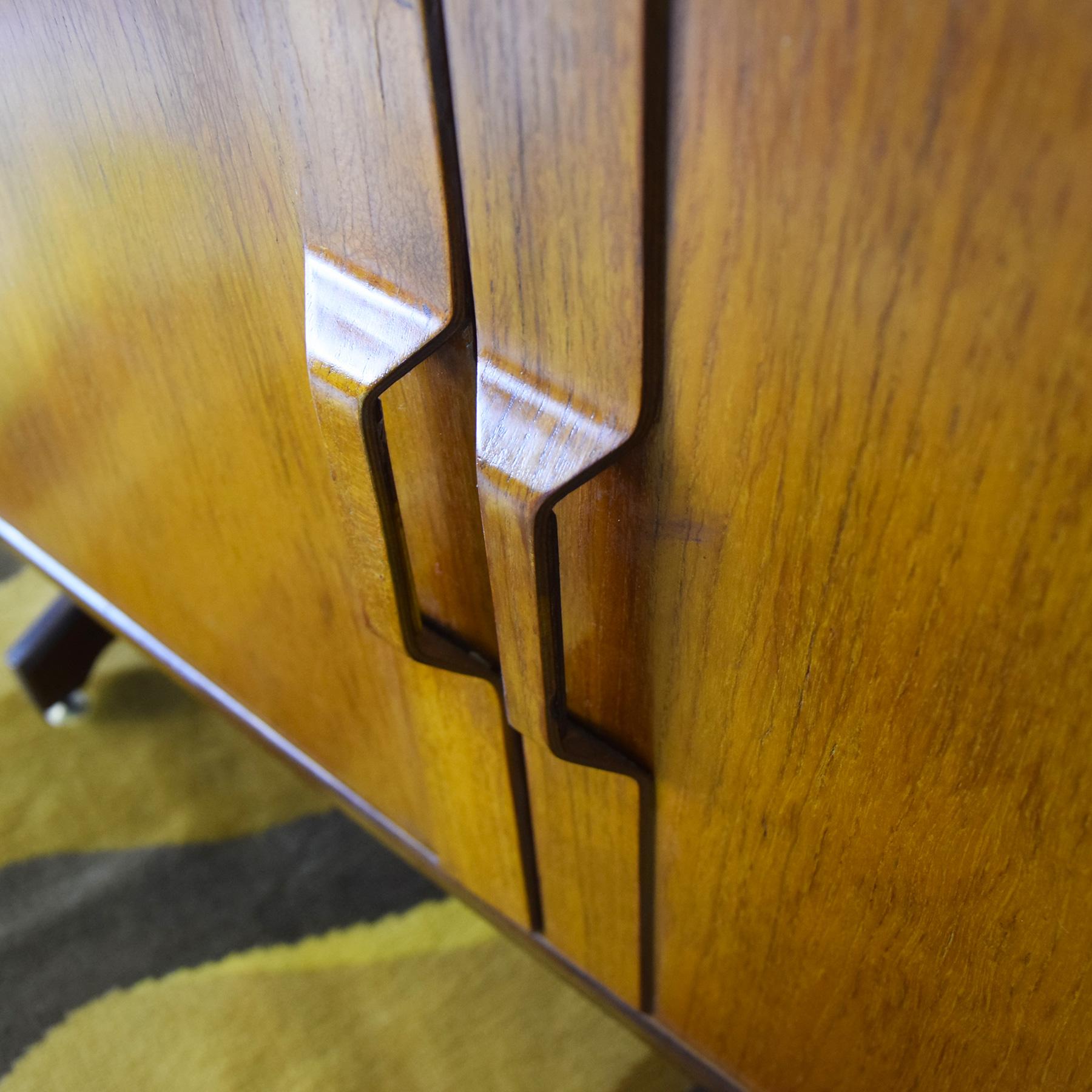 Italian mid century sideboard 60s G.Frattini style in vendita 5