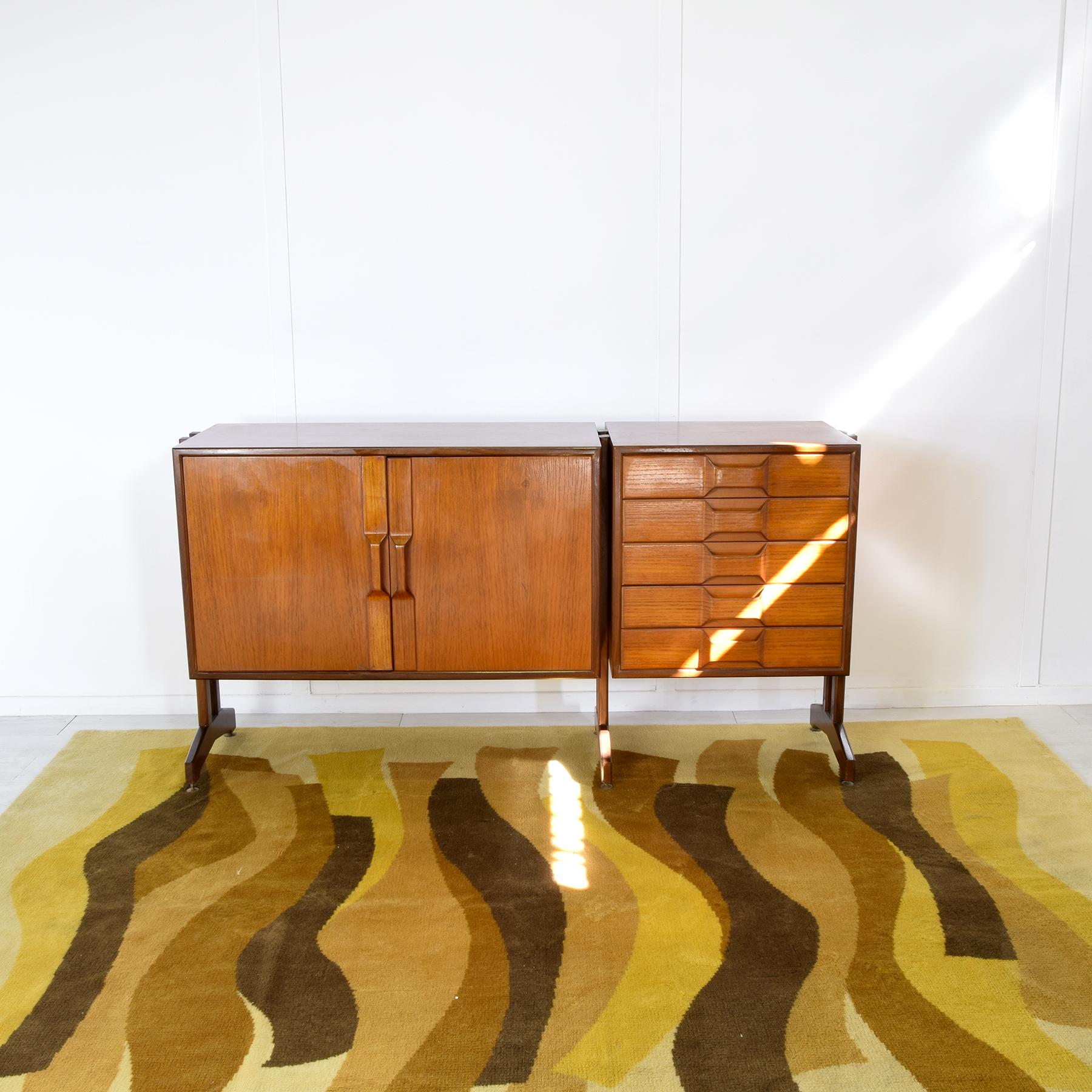 Italian teak sideboard with central drawer unit produced by G. Benzoni in the 1960s. Possible modular sale


When you purchase vintage design products on our website, the cost includes secure and careful packaging. Each item will be protected with a