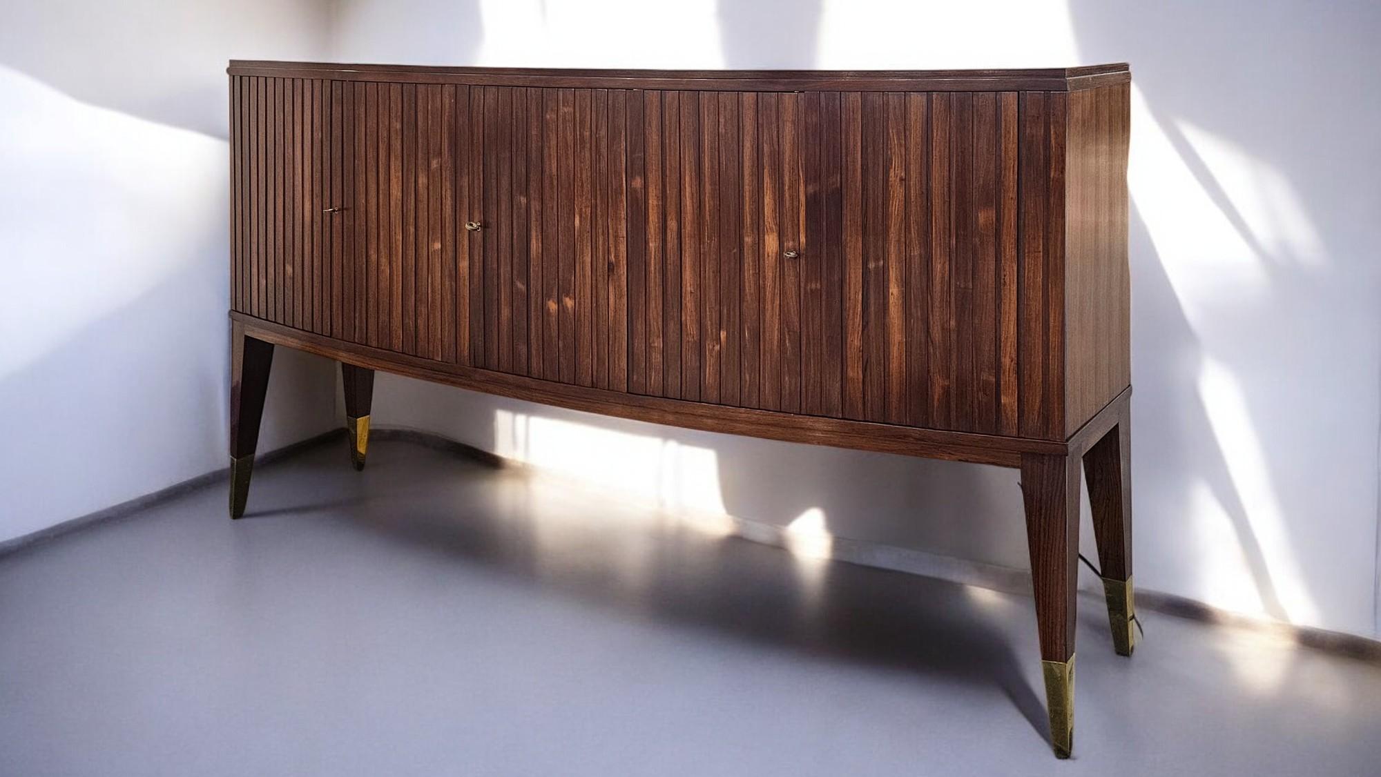 Veneer Italian Mid Century Sideboard attributed to Paolo Buffa, 1950s For Sale
