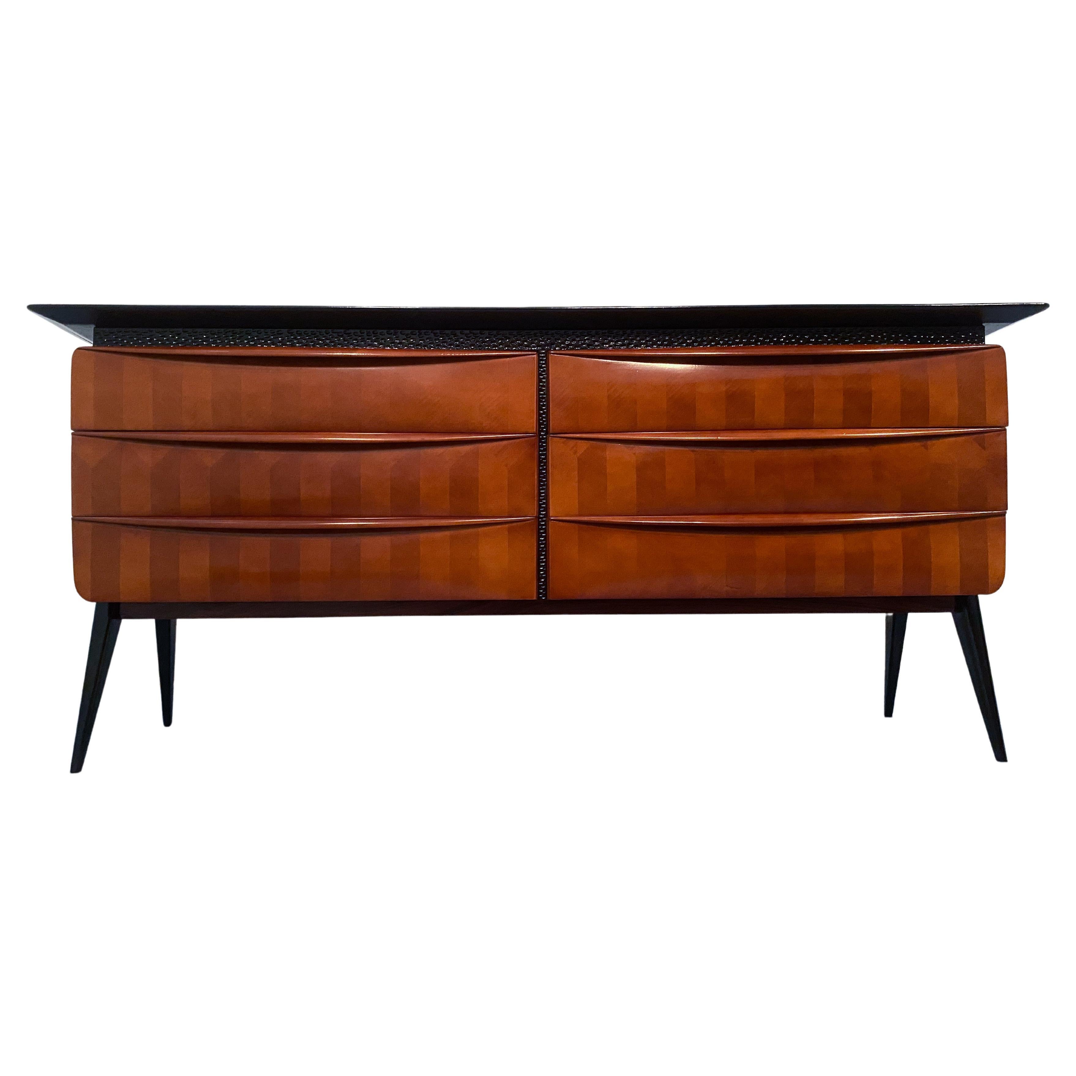 This exquisite Italian sideboard or chest of drawers crafted by Permanente Mobili of Cantù in the late 1950s is a stunning example of mid-century modern design. The beautiful woodwork on the front of the six drawers creates a striking contrast