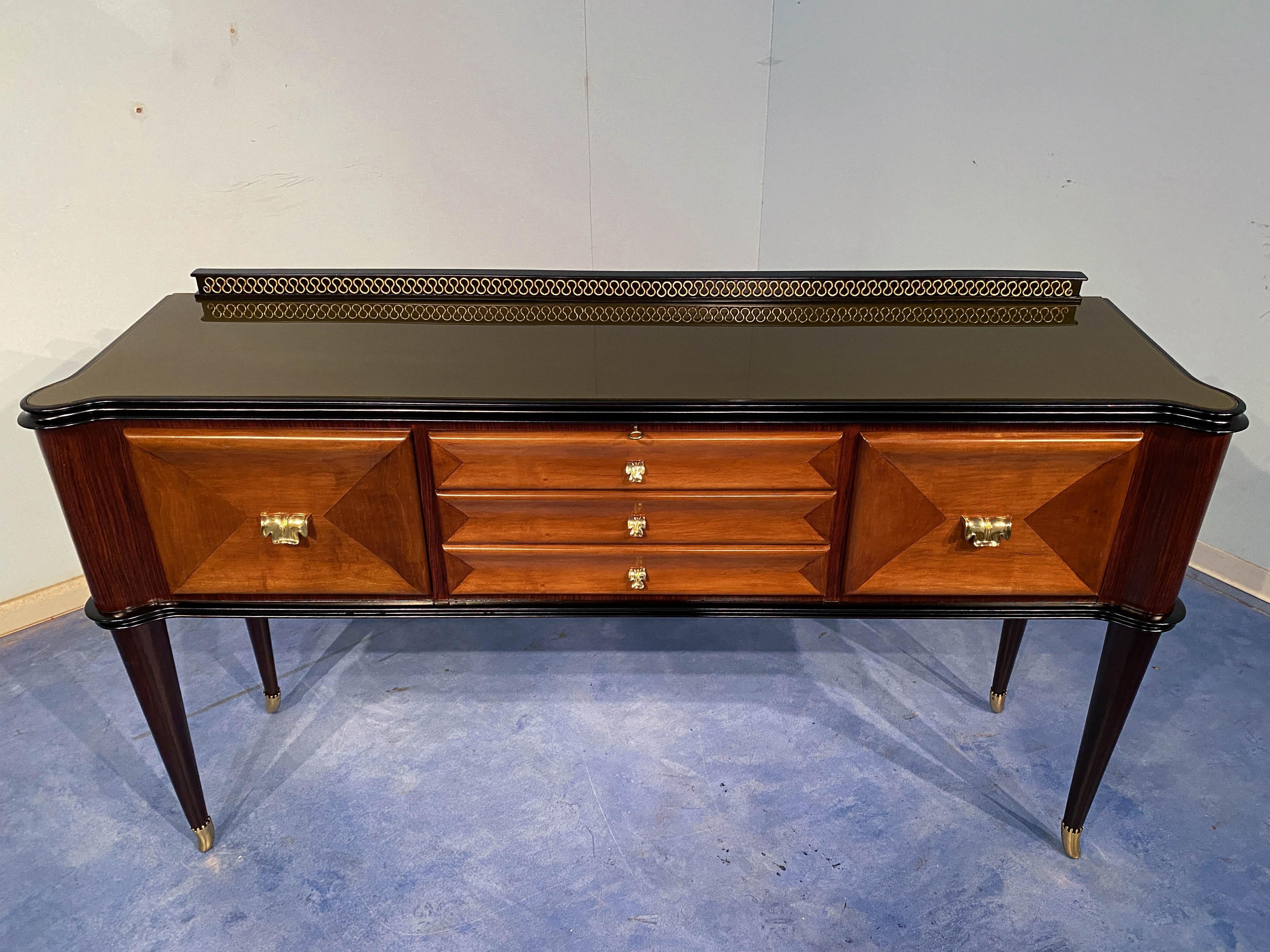 Italienisches Sideboard aus der Mitte des Jahrhunderts von Paolo Buffa, 1950er Jahre im Angebot 14