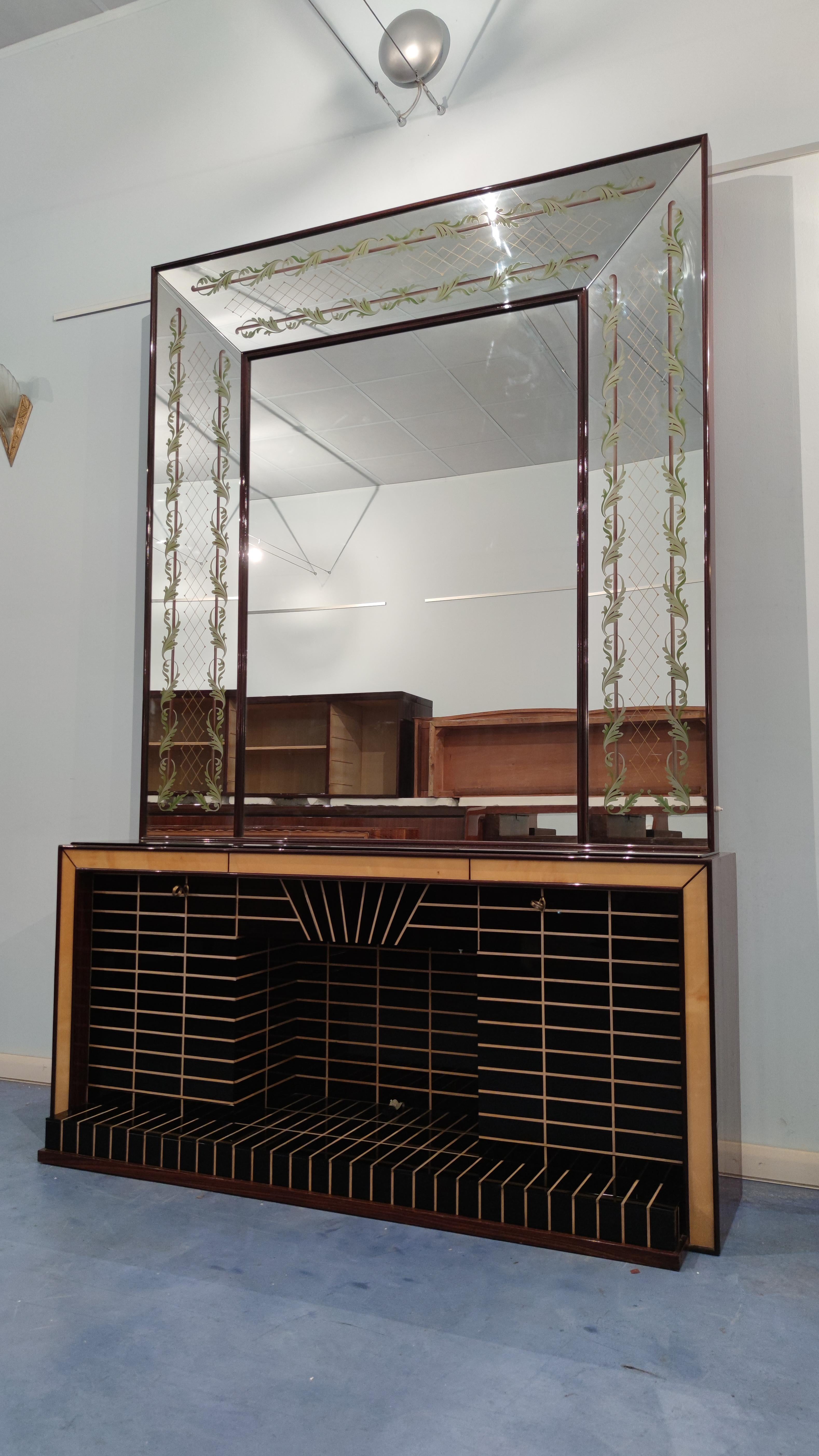 Italian Mid-Century Sideboard Cabinet Bar with Mirror by Luigi Brusotti, 1940s In Good Condition For Sale In Traversetolo, IT