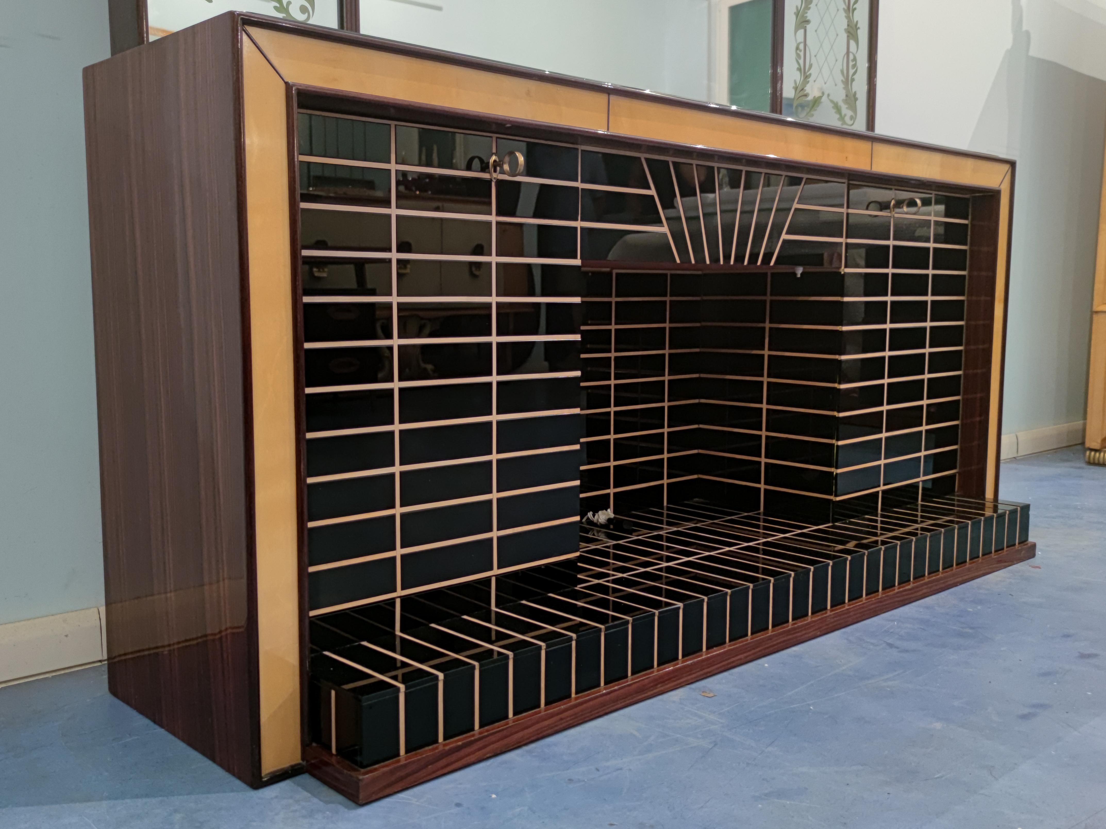 Italian Mid-Century Sideboard Cabinet Bar with Mirror by Luigi Brusotti, 1940s For Sale 2