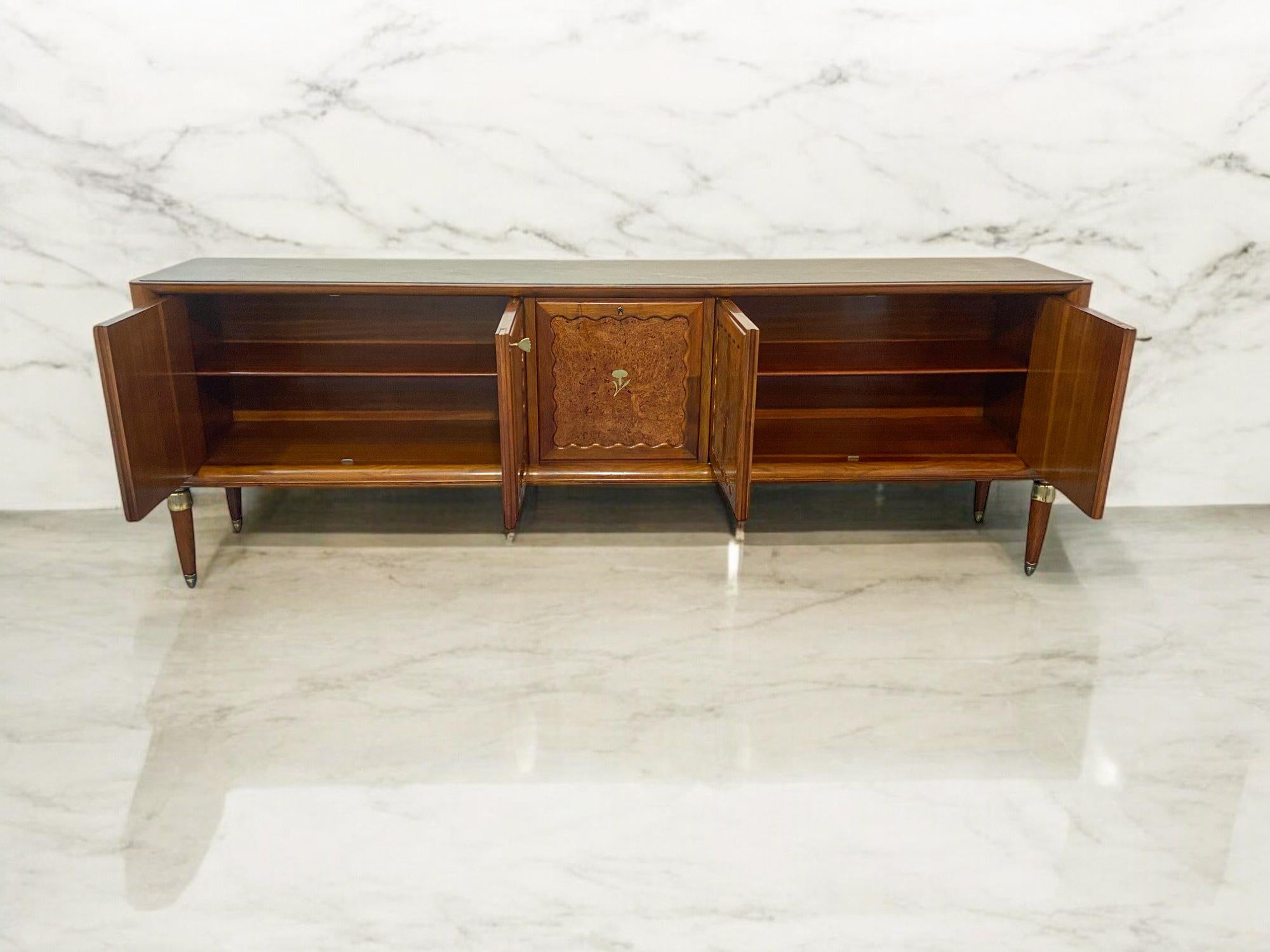 Buffet italien du milieu du siècle, designé par Paolo Buffa, années 1950 Bon état - En vente à Traversetolo, IT