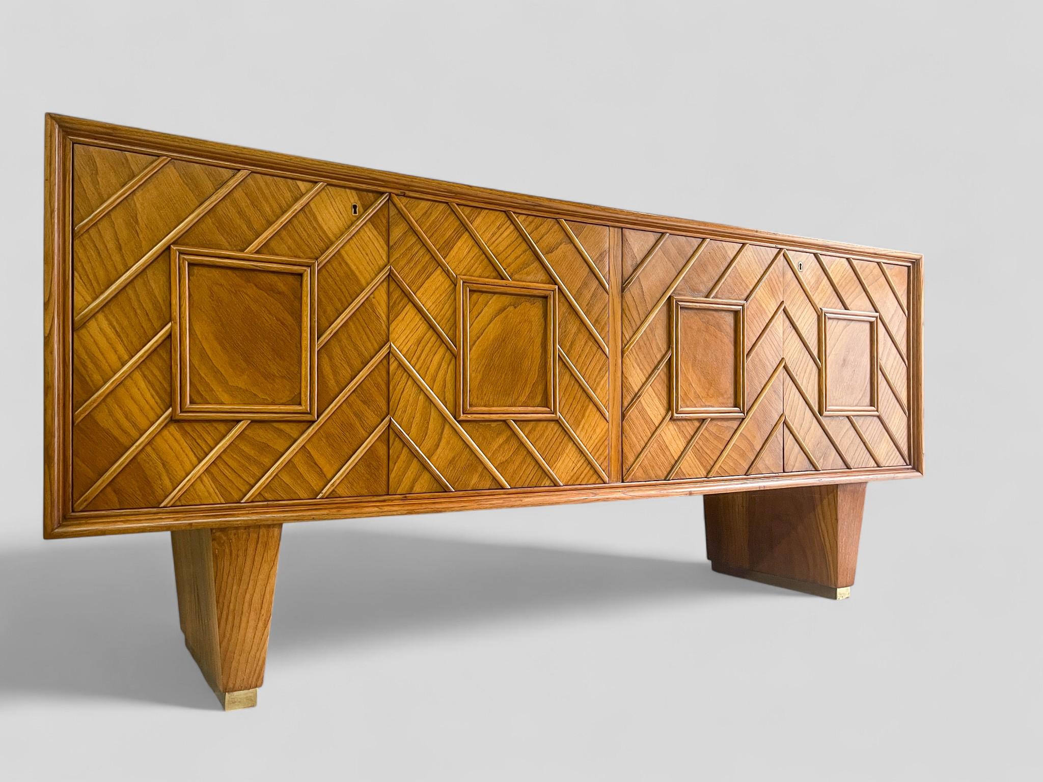 Italian Mid-century Sideboard from the 1950s attributed to Pierluigi Colli For Sale 7