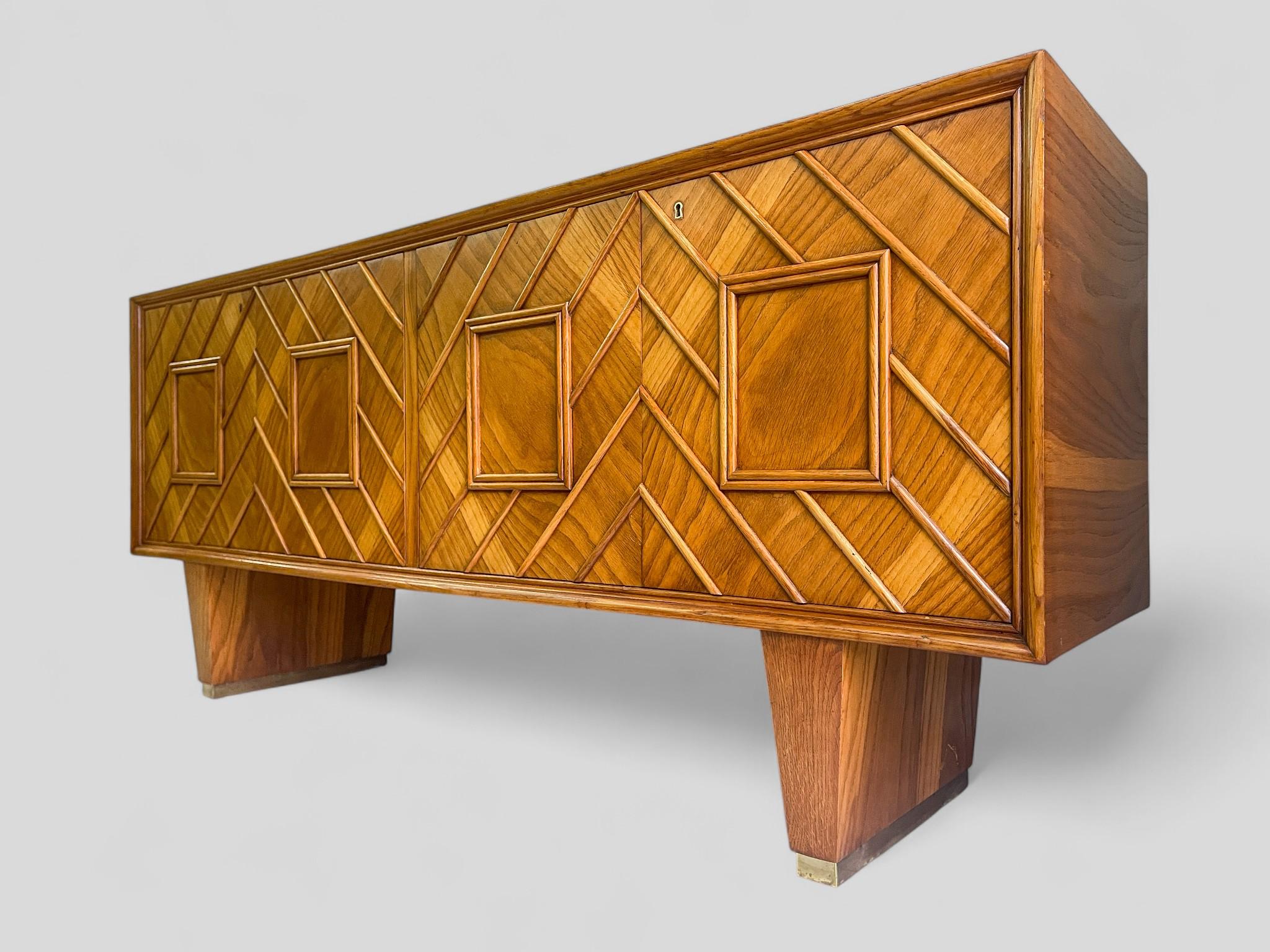 Italian Mid-century Sideboard from the 1950s attributed to Pierluigi Colli For Sale 8