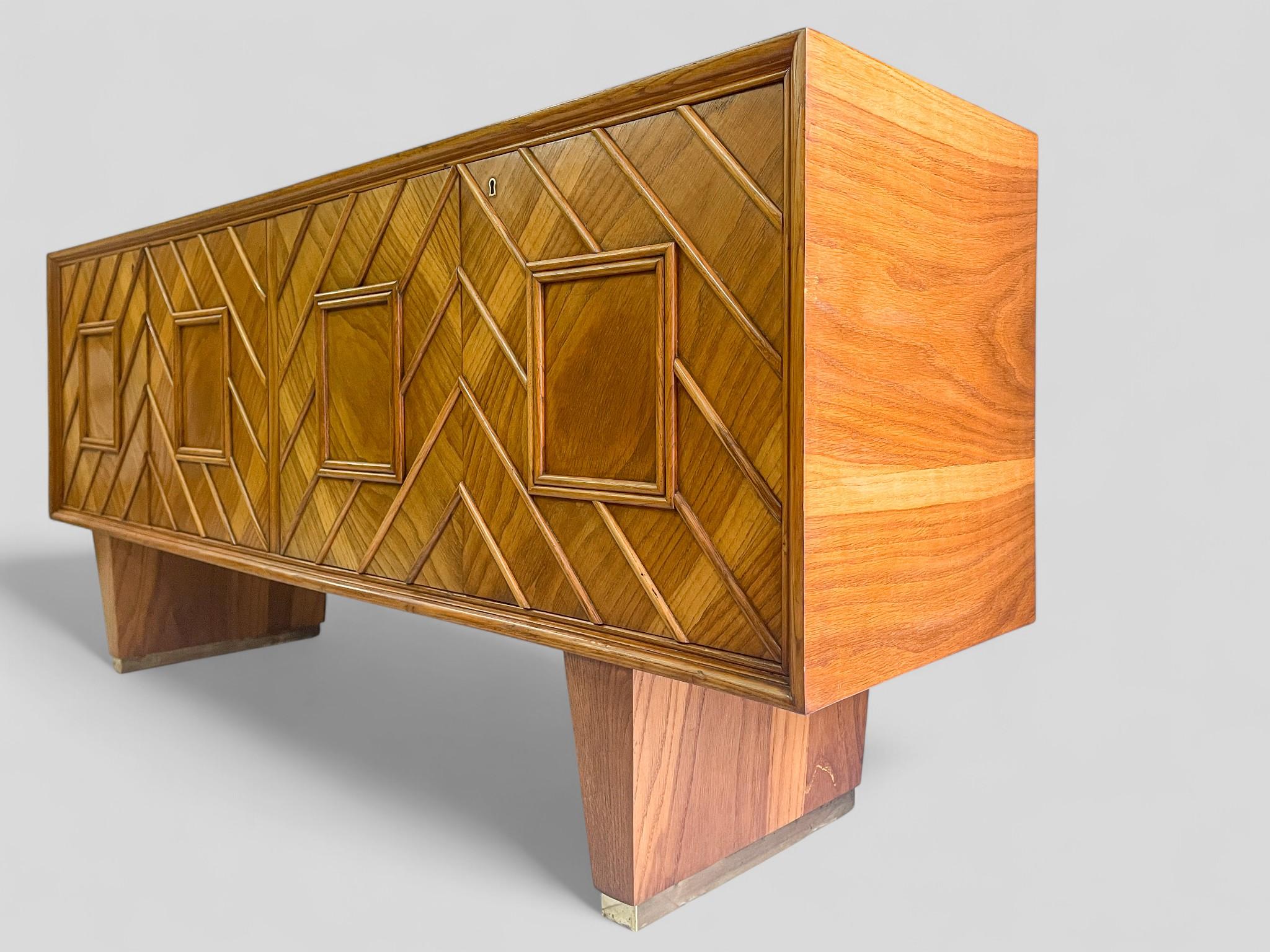 Veneer Italian Mid-century Sideboard from the 1950s attributed to Pierluigi Colli For Sale