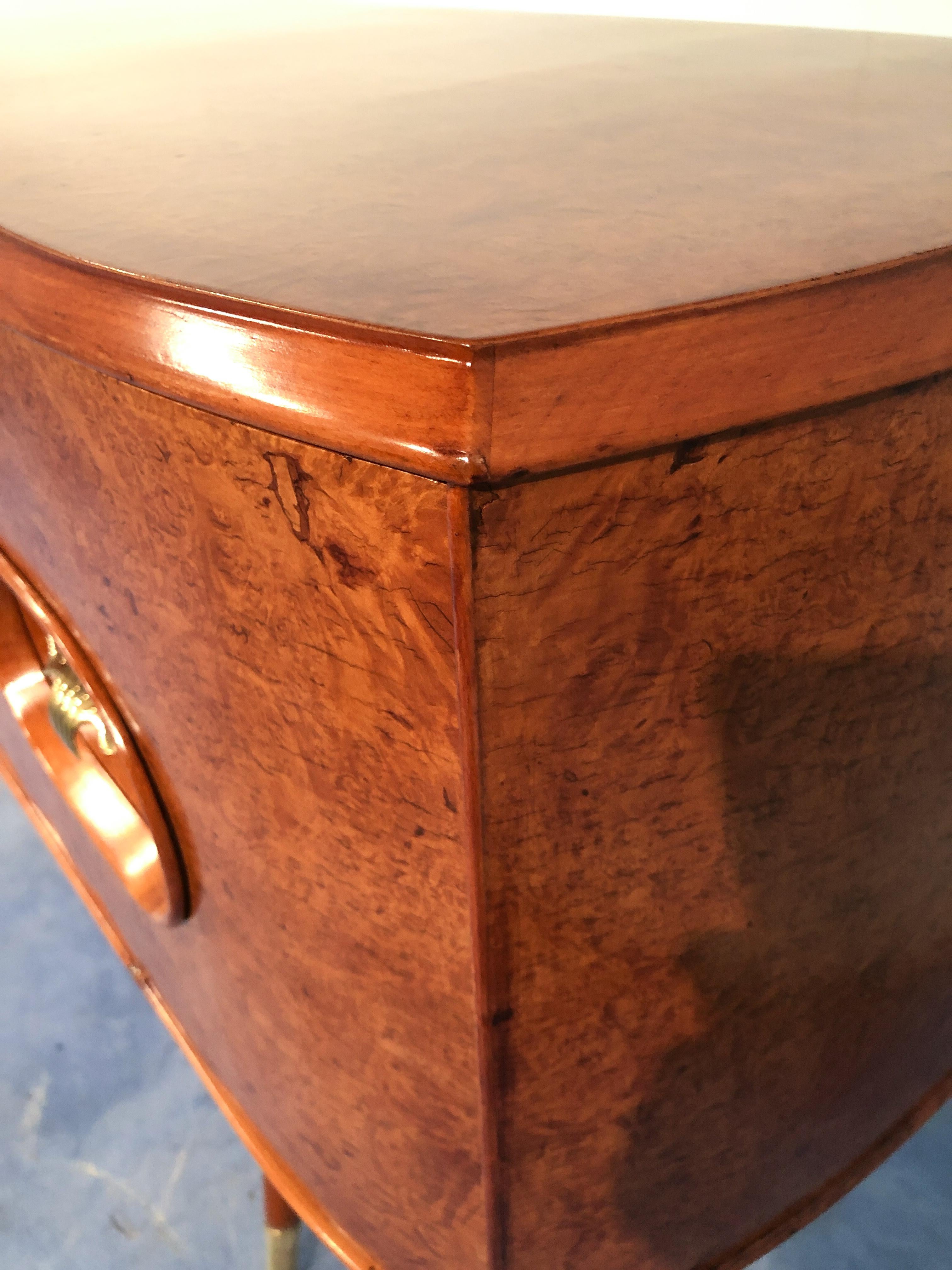 Italian Mid-Century Sideboard Honey Color in Birch Wood, 1950s For Sale 9