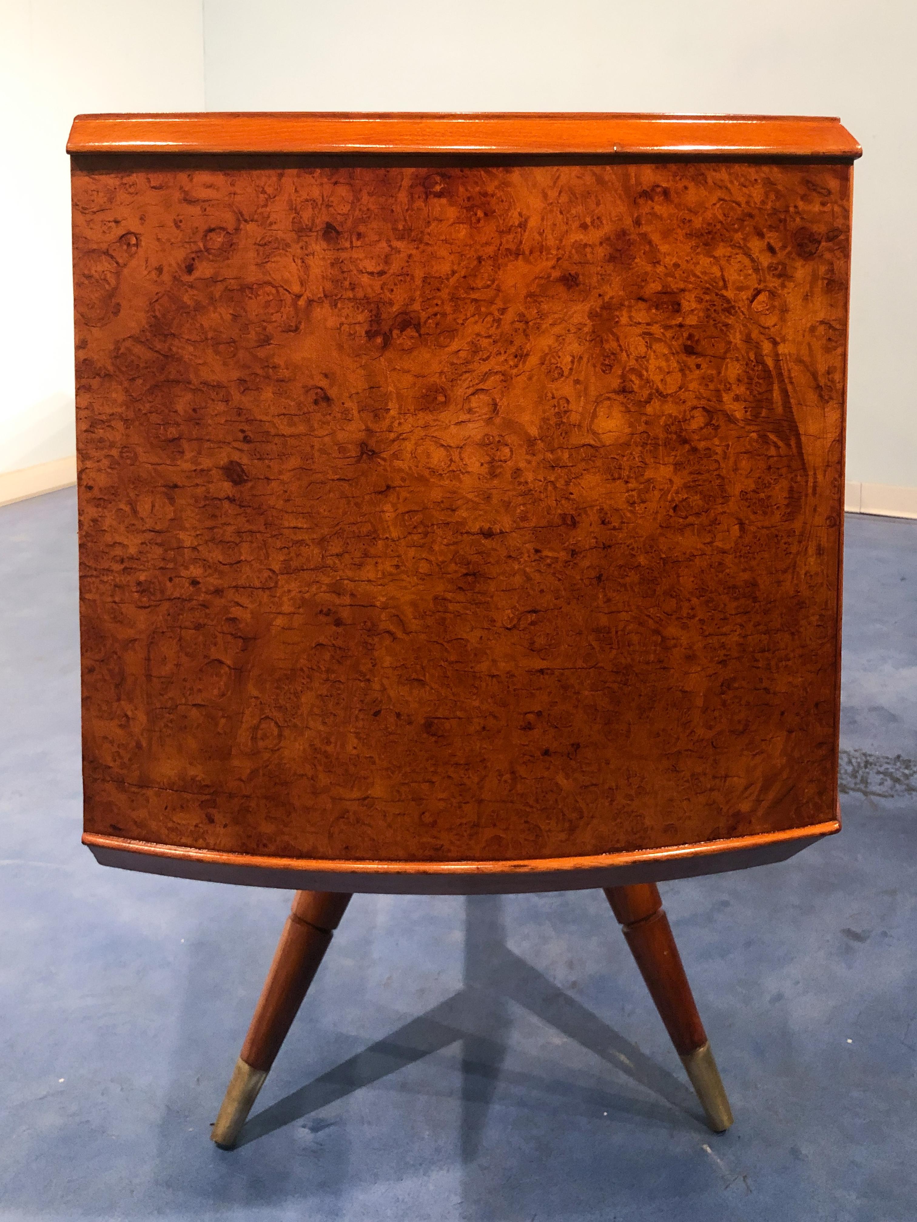 Italian Mid-Century Sideboard Honey Color in Birch Wood, 1950s For Sale 12