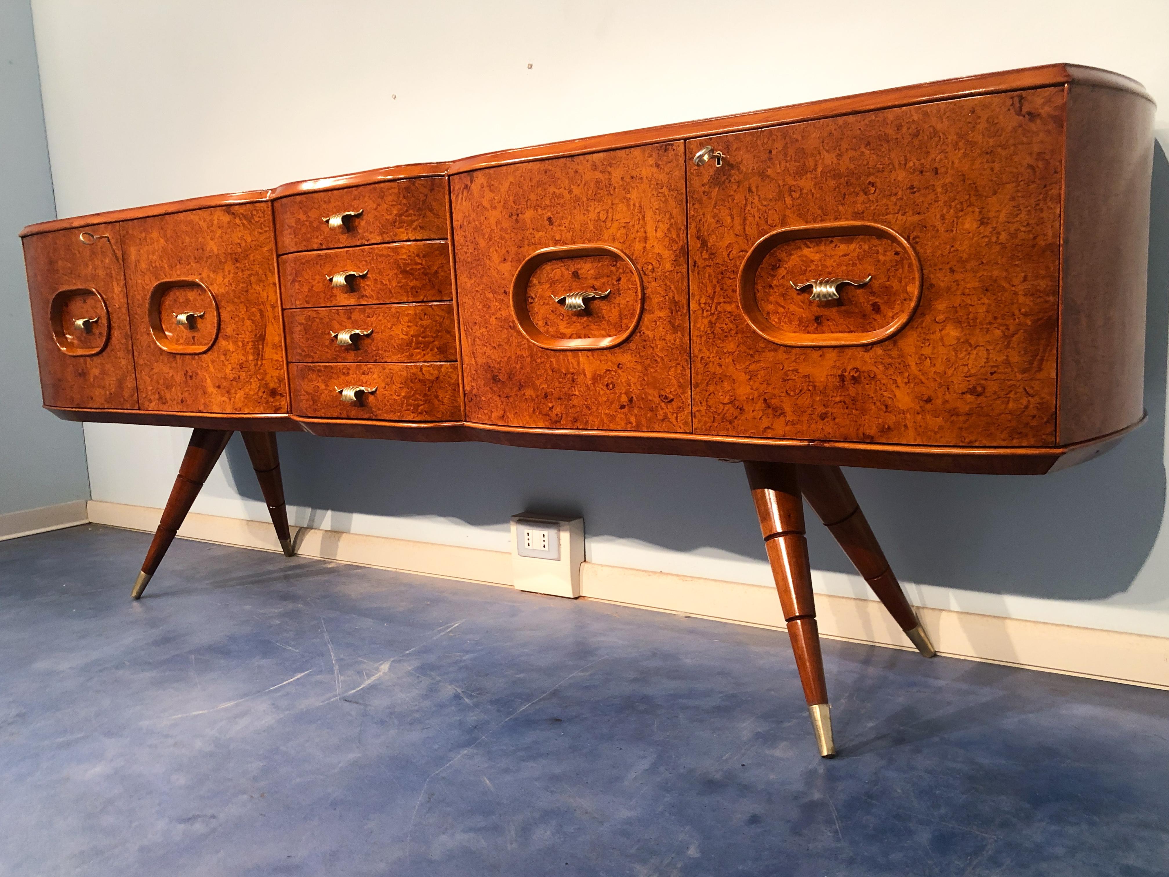 Italian Mid-Century Sideboard Honey Color in Birch Wood, 1950s In Good Condition For Sale In Traversetolo, IT