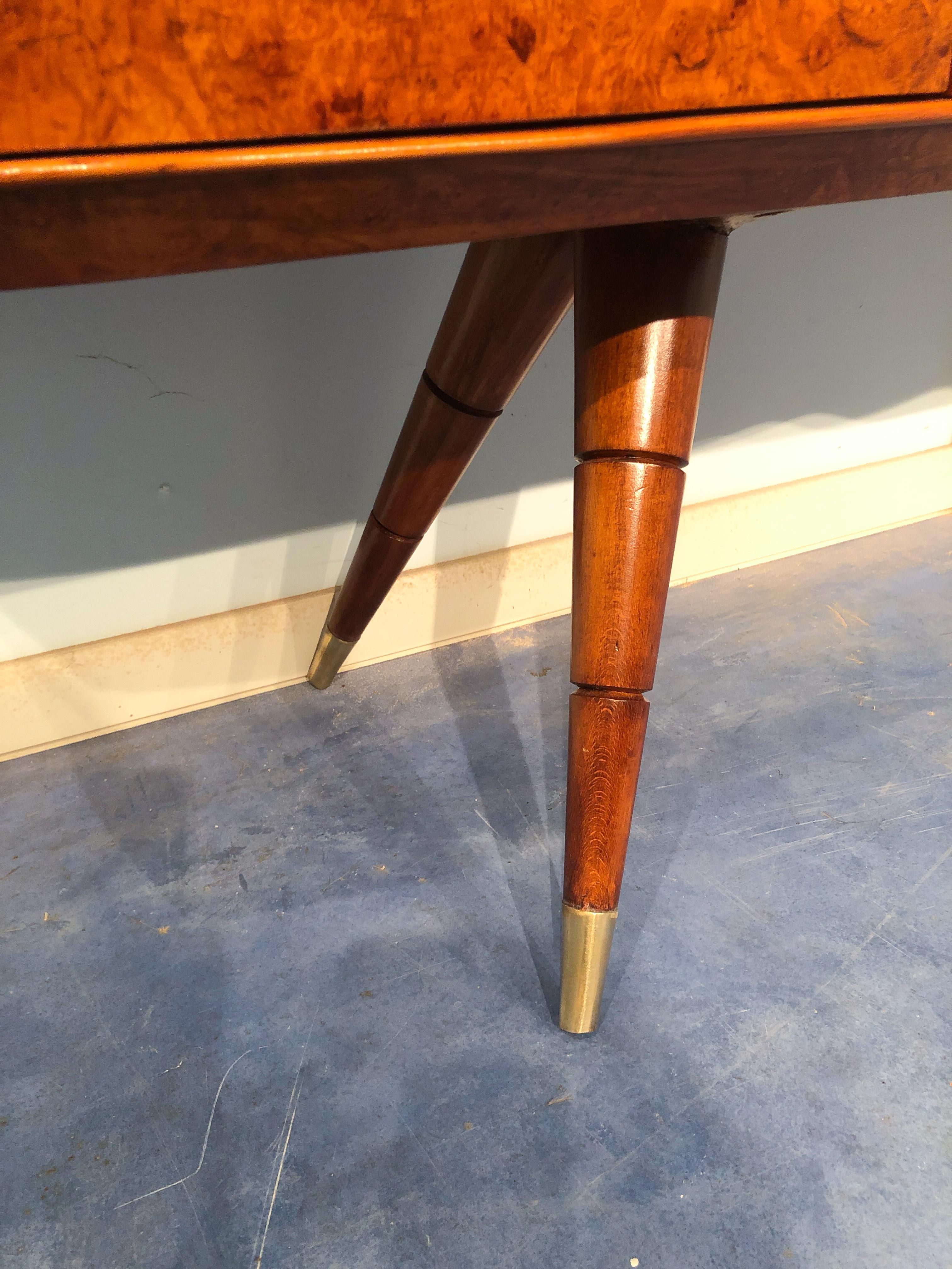 Italian Mid-Century Sideboard Honey Color in Birch Wood, 1950s For Sale 1