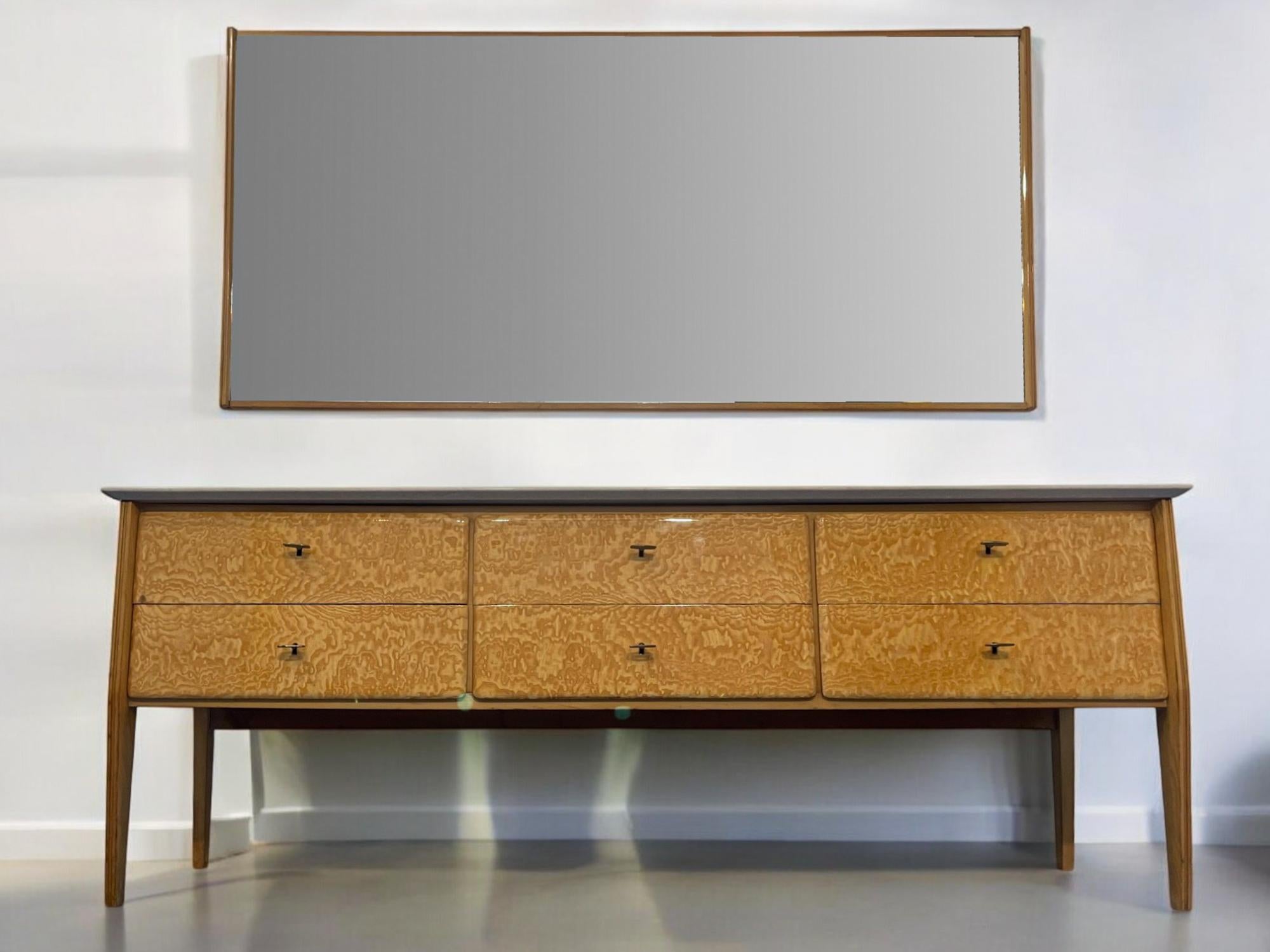 Italiano Credenza o cassettiera italiana di metà secolo in stile Giò Ponti, anni '50 in vendita