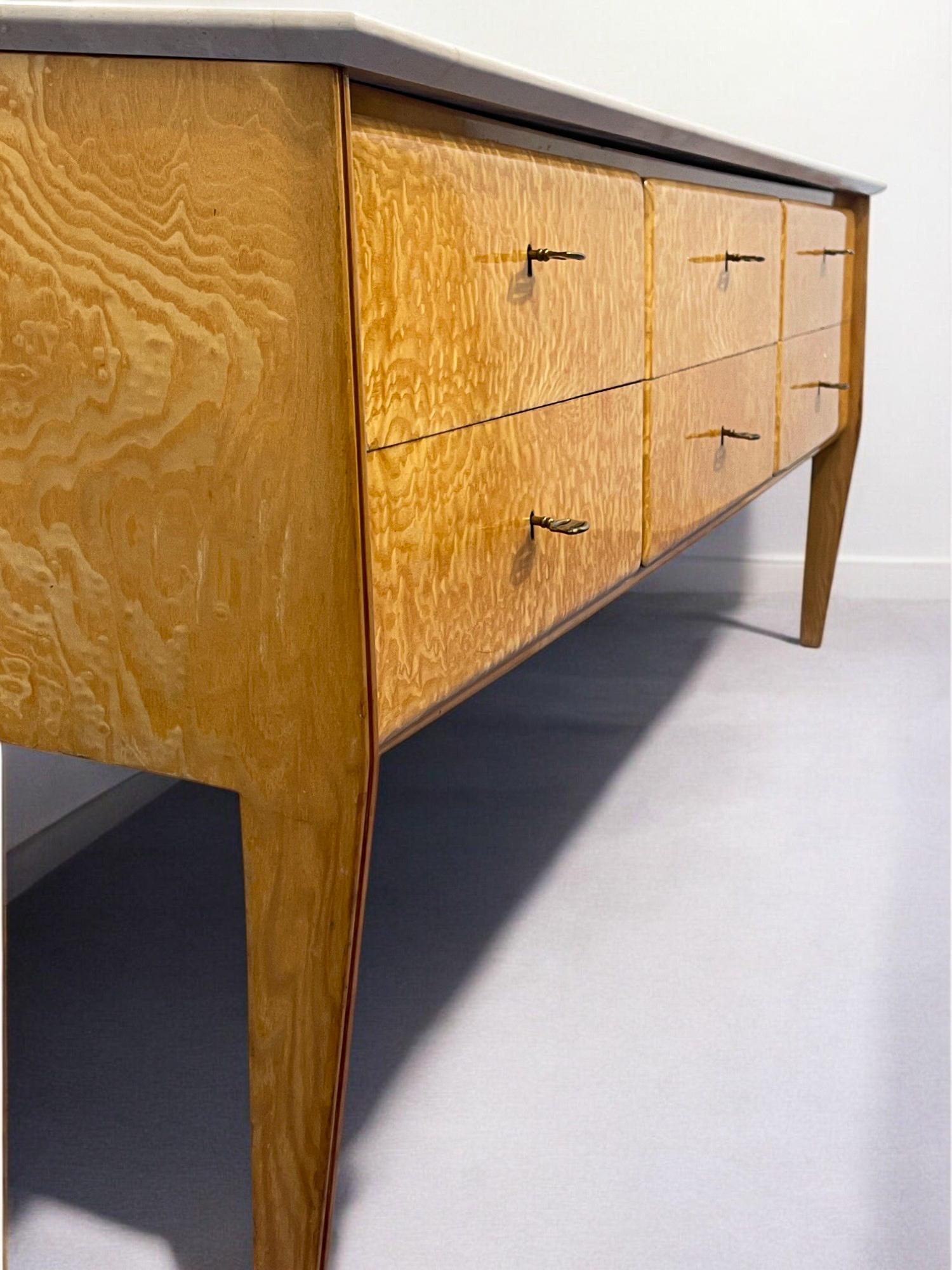 Credenza o cassettiera italiana di metà secolo in stile Giò Ponti, anni '50 in vendita 1