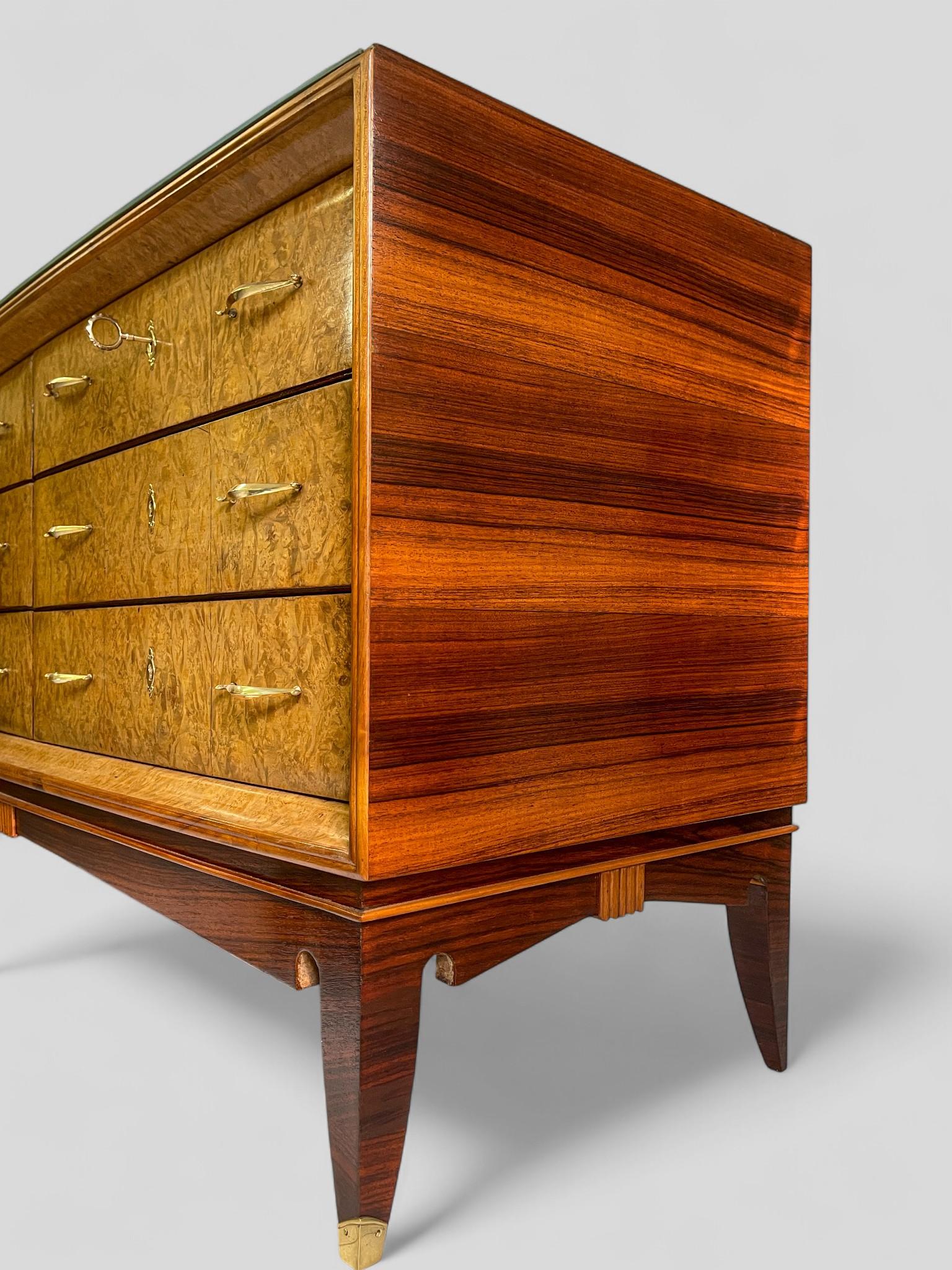 Italian Mid-Century Sideboard or Chest of Drawers in  Maple Root, 1950s For Sale 3