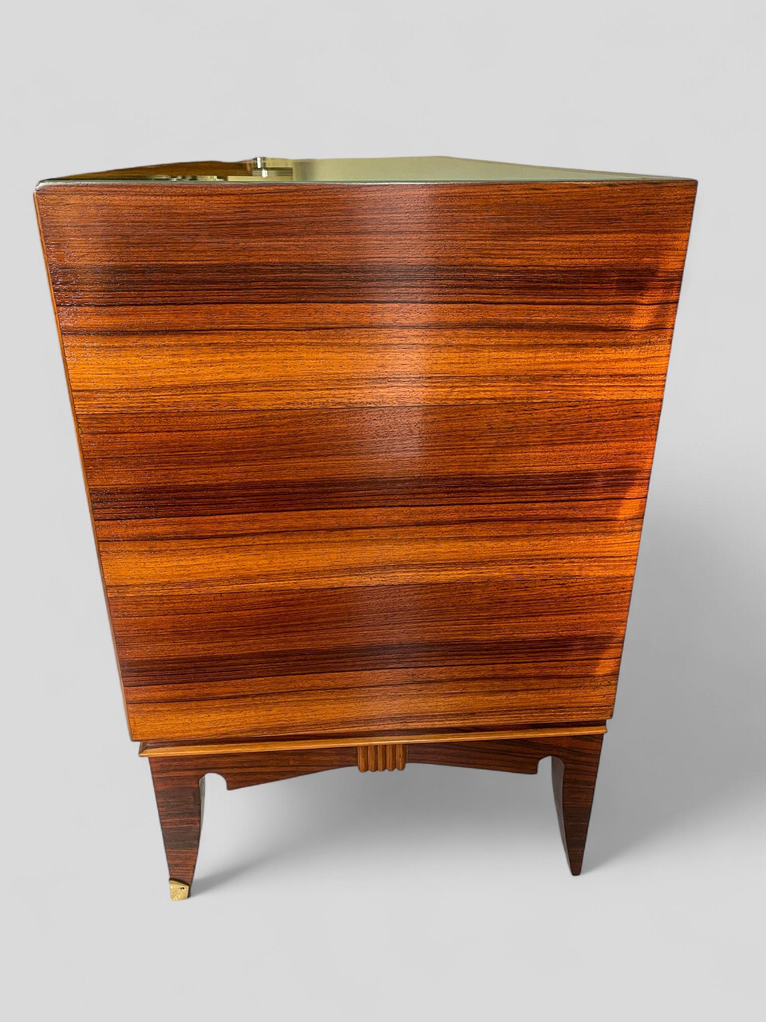 Italian Mid-Century Sideboard or Chest of Drawers in  Maple Root, 1950s For Sale 4
