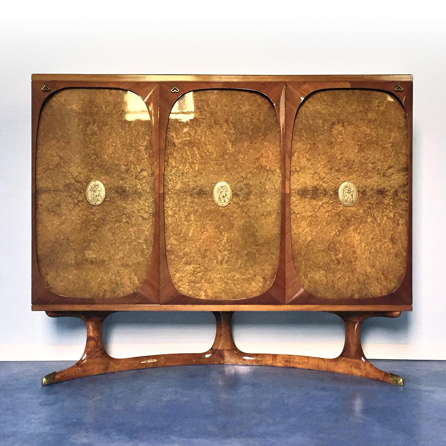 Italienisches Sideboard aus der Mitte des Jahrhunderts mit drei Türen aus Birkenwurzelholz von Dassi, 1950er Jahre (Mitte des 20. Jahrhunderts) im Angebot