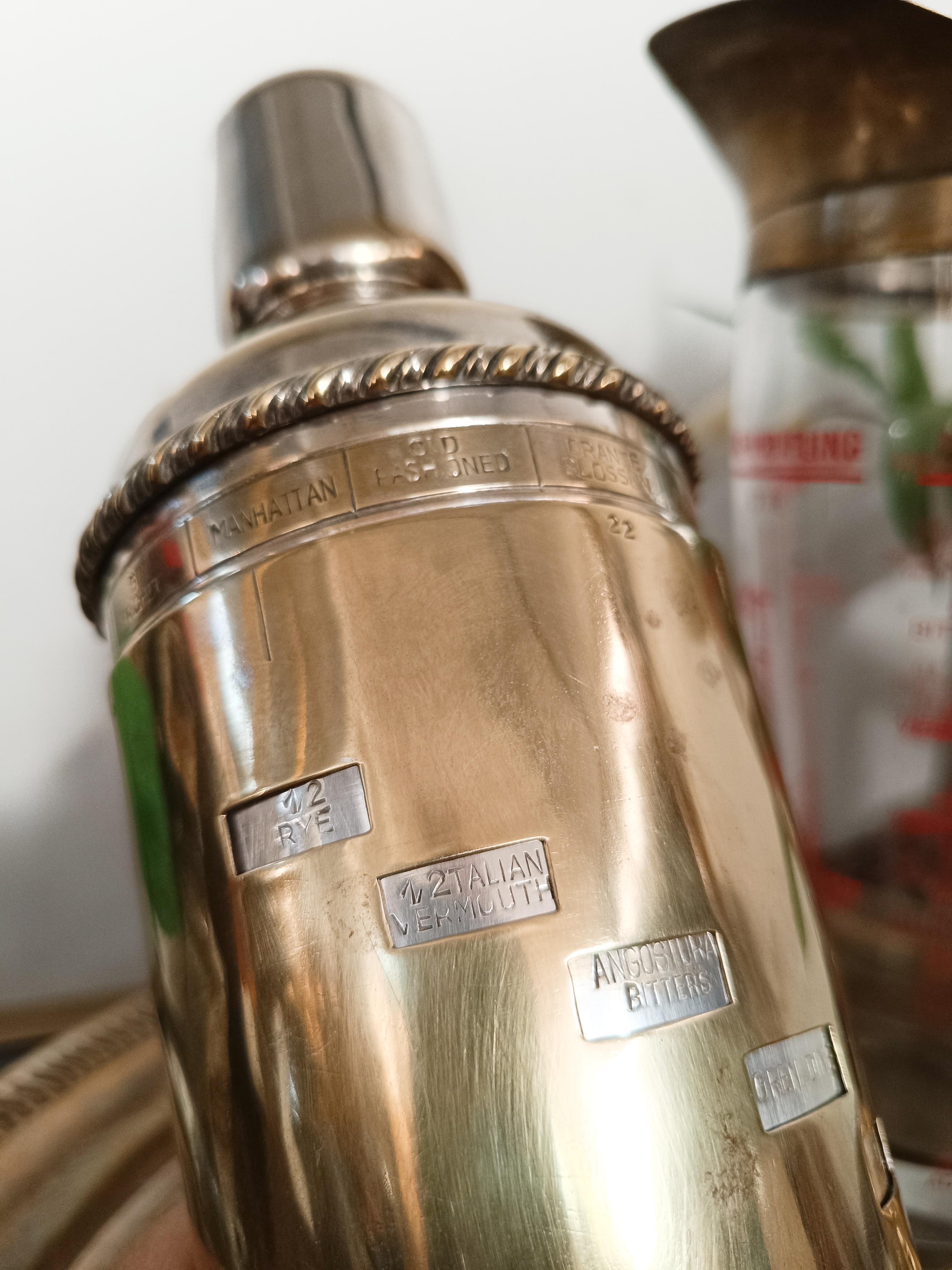 Shaker à cocktail italien du milieu du siècle dernier en métal argenté de Fornari en vente 1