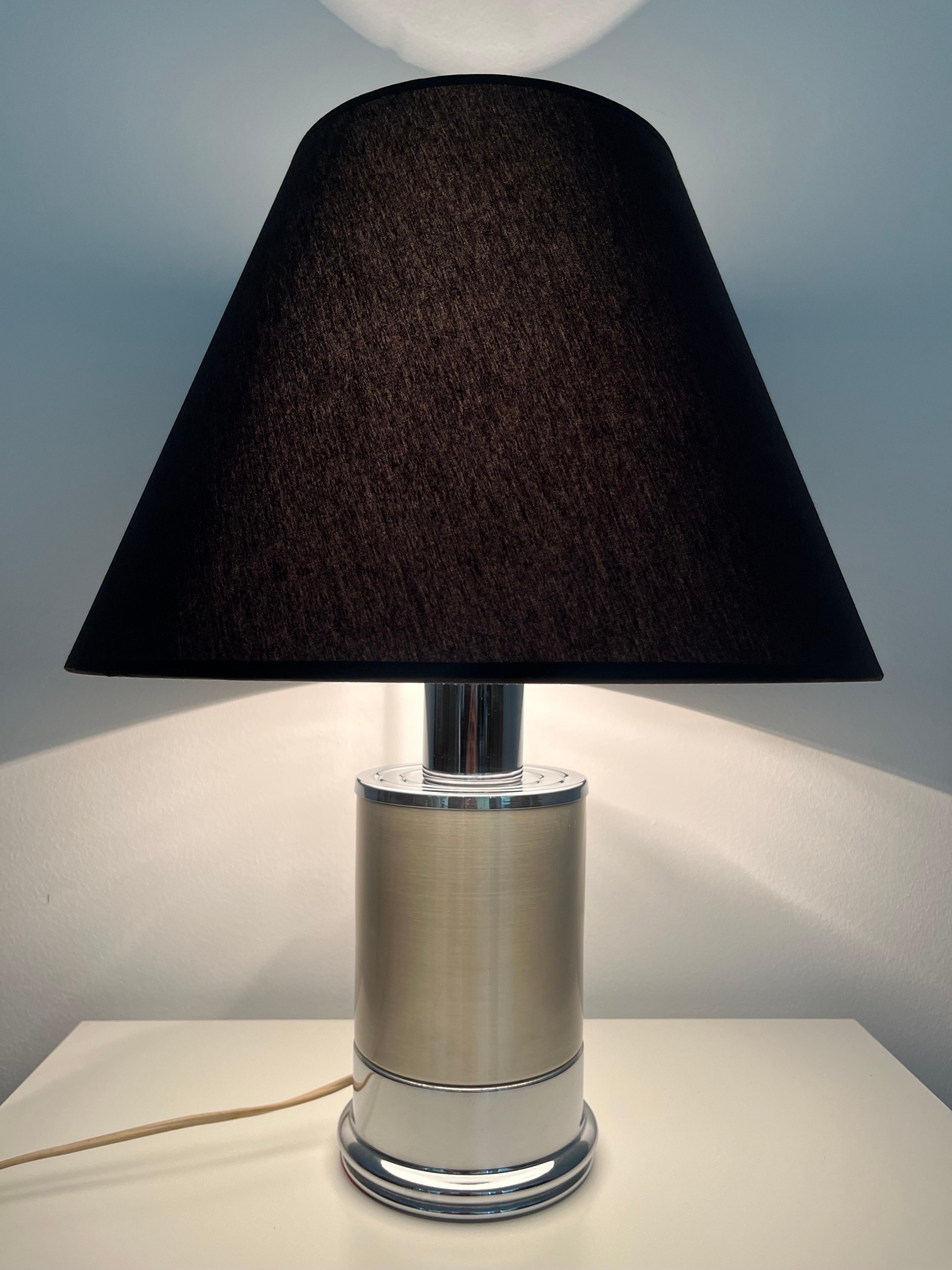 Mid-Century Modern Lampe de table italienne en métal argenté du milieu du siècle, 1970 en vente