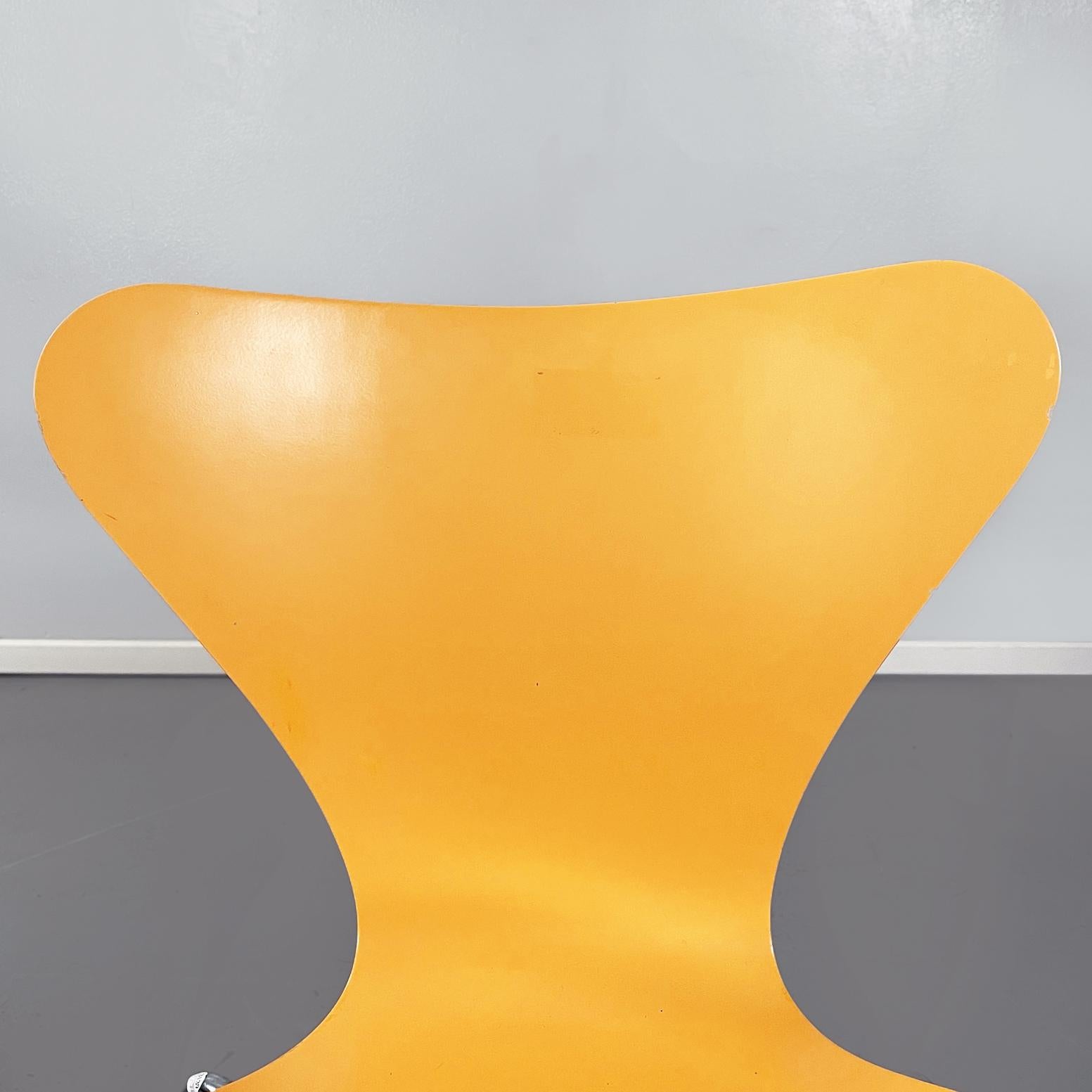 Italian Mid-century Orange wood Chairs Serie 7 by Jacobsen for Fritz Hansen, 1999 For Sale 5