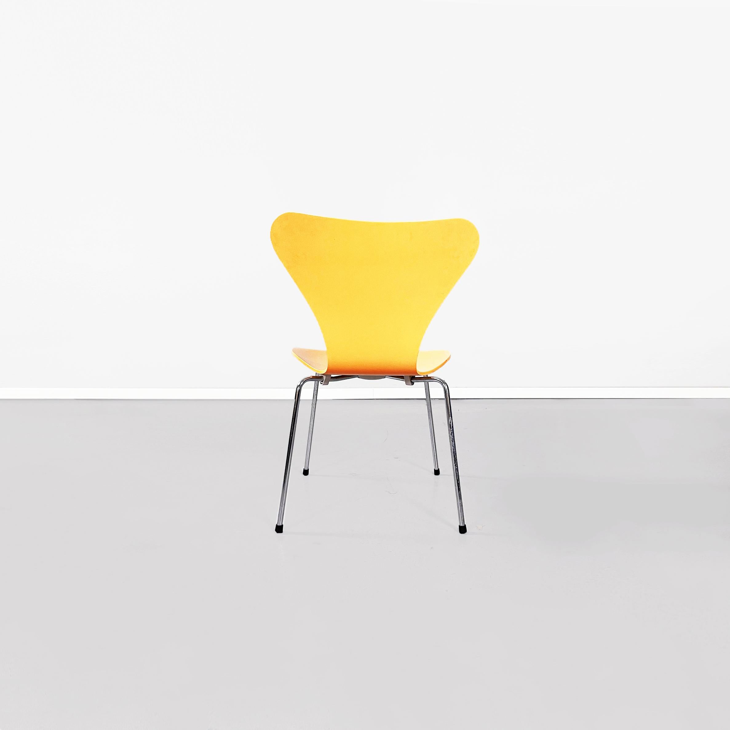 Italian Mid-century Orange wood Chairs Serie 7 by Jacobsen for Fritz Hansen, 1999 For Sale 1