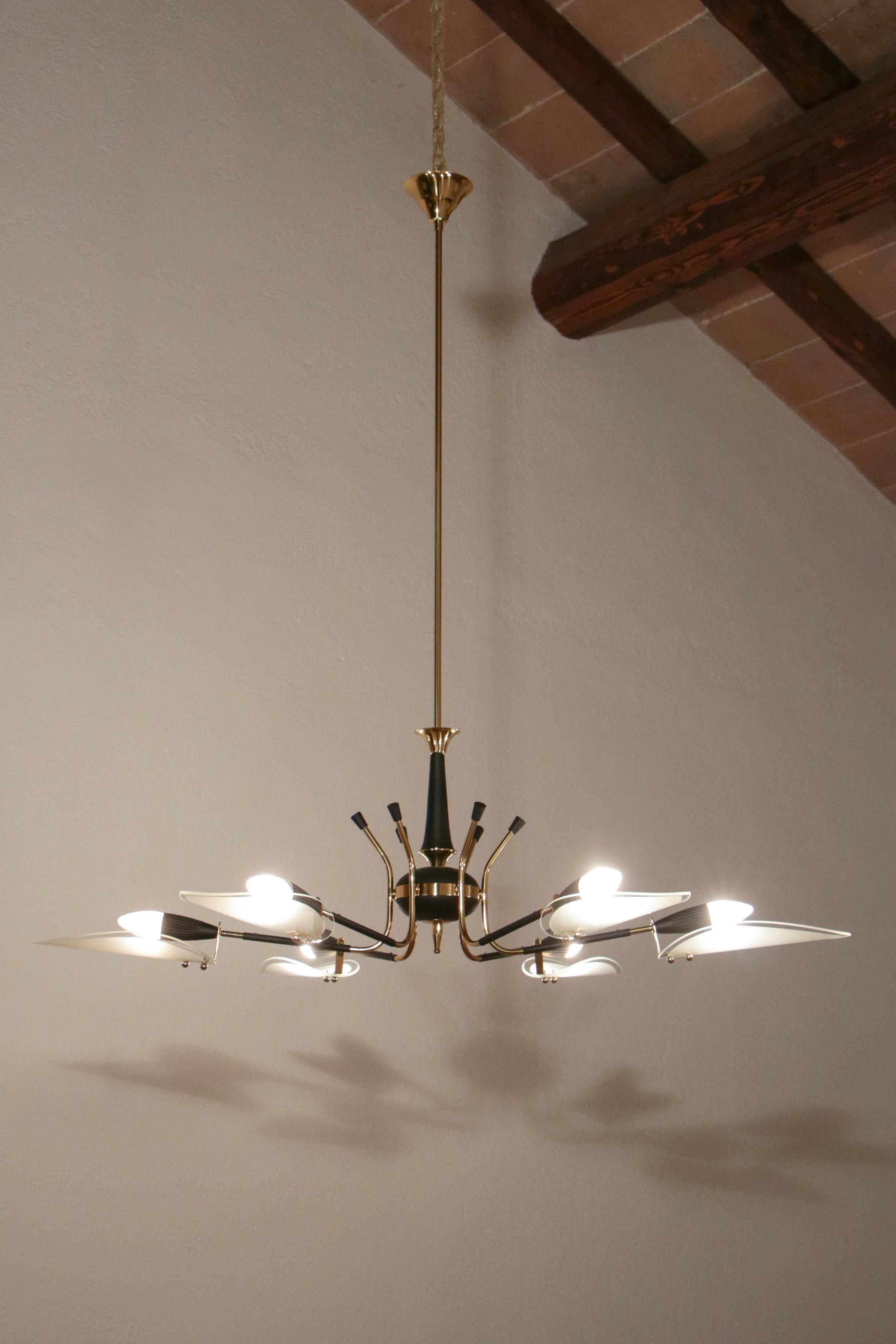 Italian Mid Century Six Lights Chandelier attributed to Stilnovo In Good Condition For Sale In Traversetolo, IT