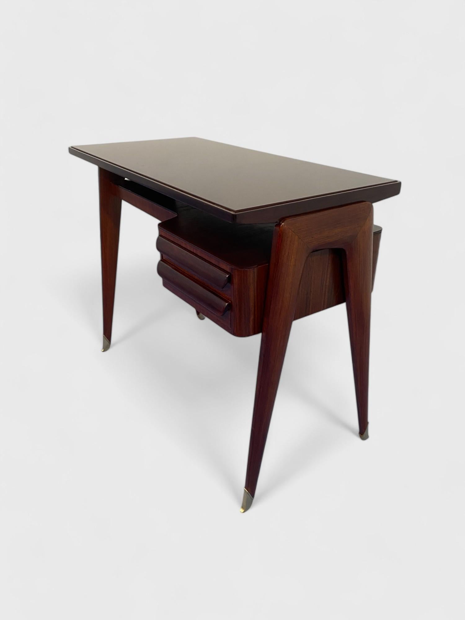 Elegante scrivania italiana Mid-Century Modern in elegante teak degli anni '50, chiamata 