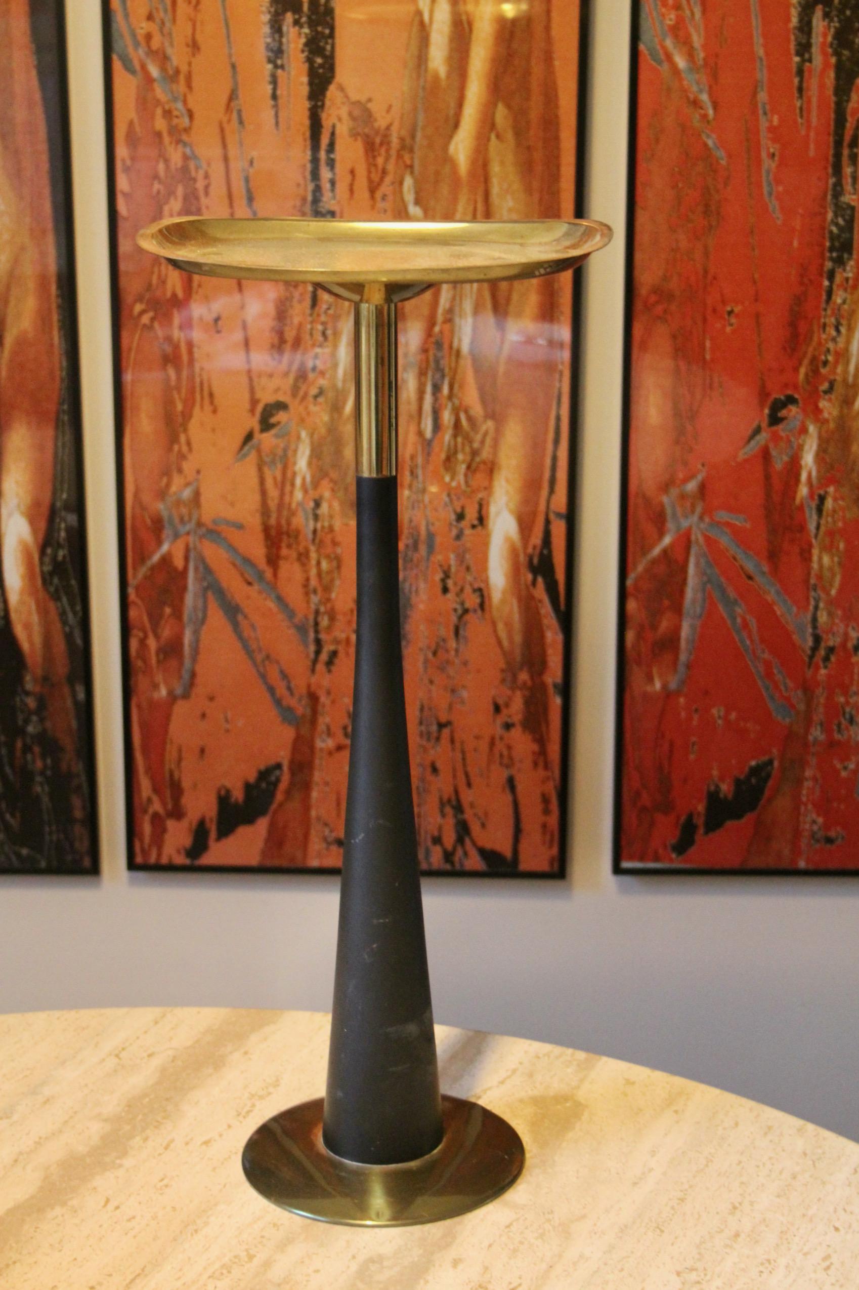 Petit guéridon italien en laiton et bois du milieu du siècle