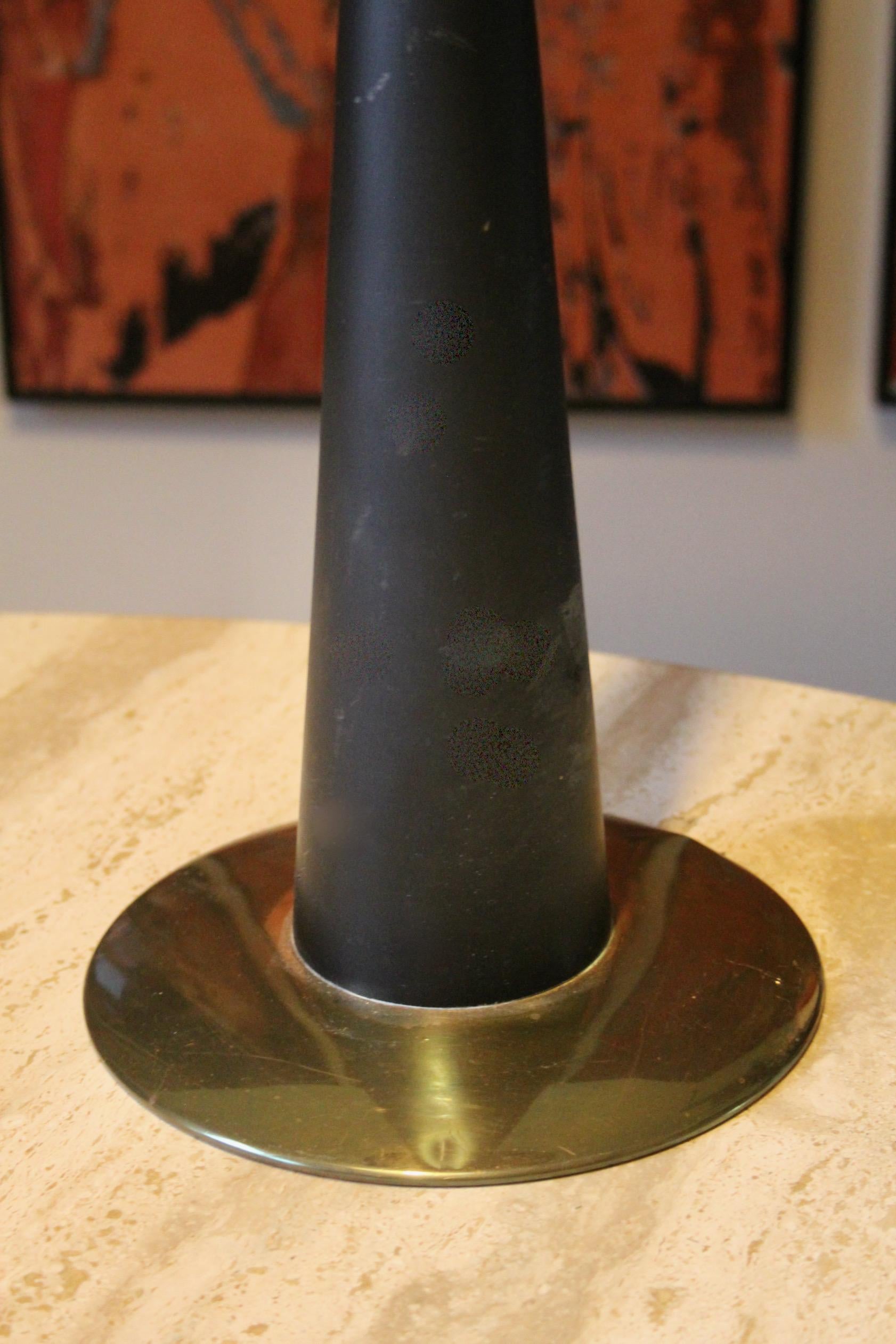 Milieu du XXe siècle Petit guéridon italien du milieu du siècle en vente