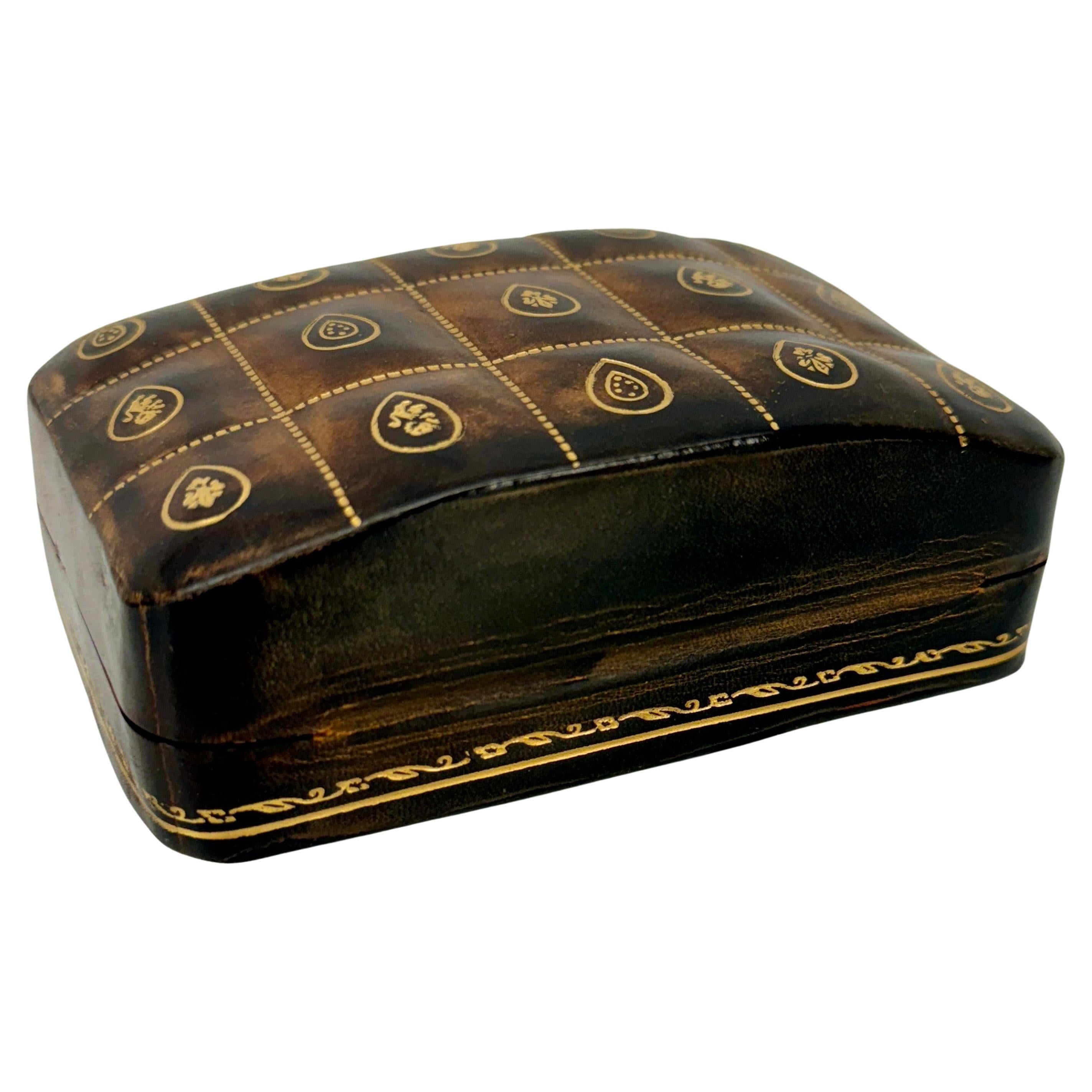 Caja rectangular pequeña italiana de mediados de siglo de cuero repujado Italiano en venta