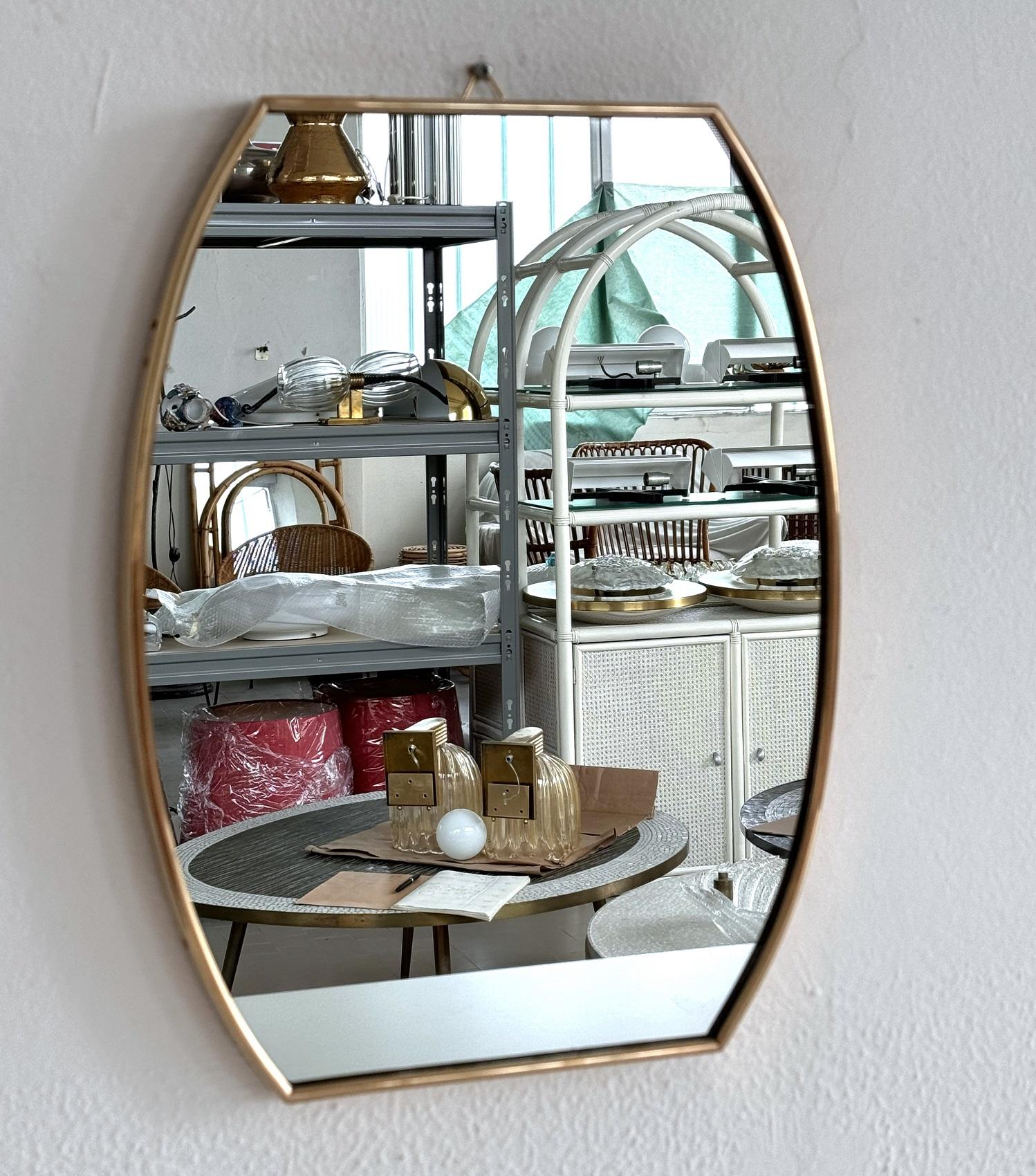 Milieu du XXe siècle Petit miroir mural italien du milieu du siècle avec cadre en laiton d'origine, années 1950 en vente