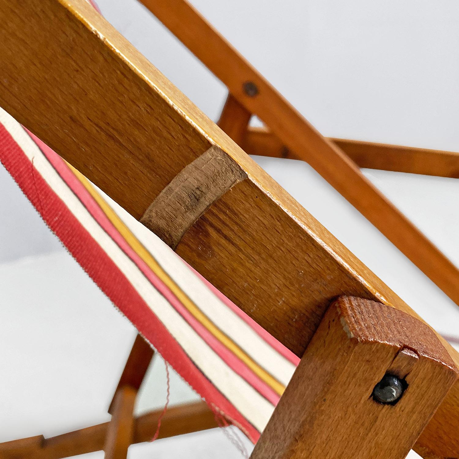 Italian mid-century small wooden and original colored fabric deckchair, 1950s For Sale 8