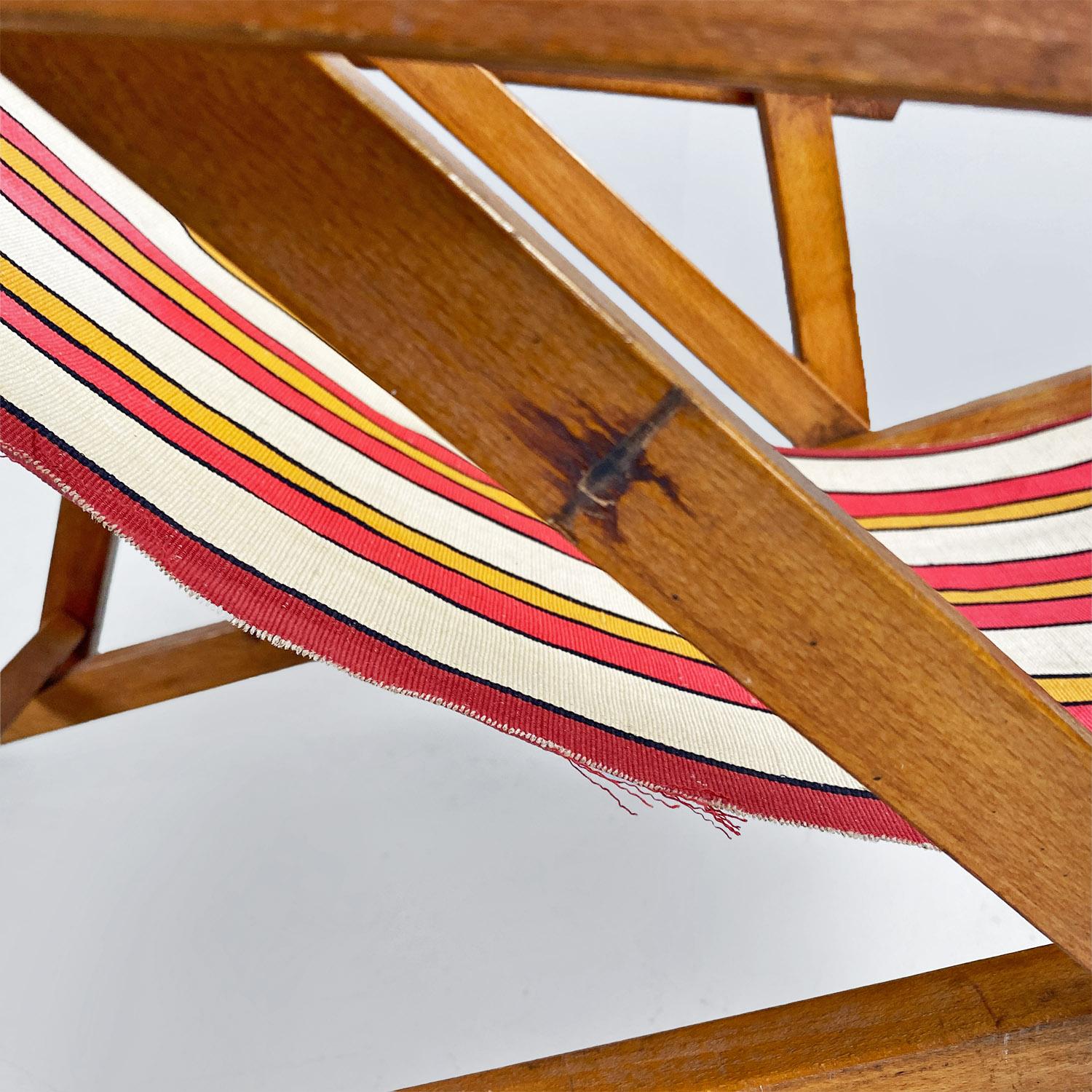 Italian mid-century small wooden and original colored fabric deckchair, 1950s For Sale 9