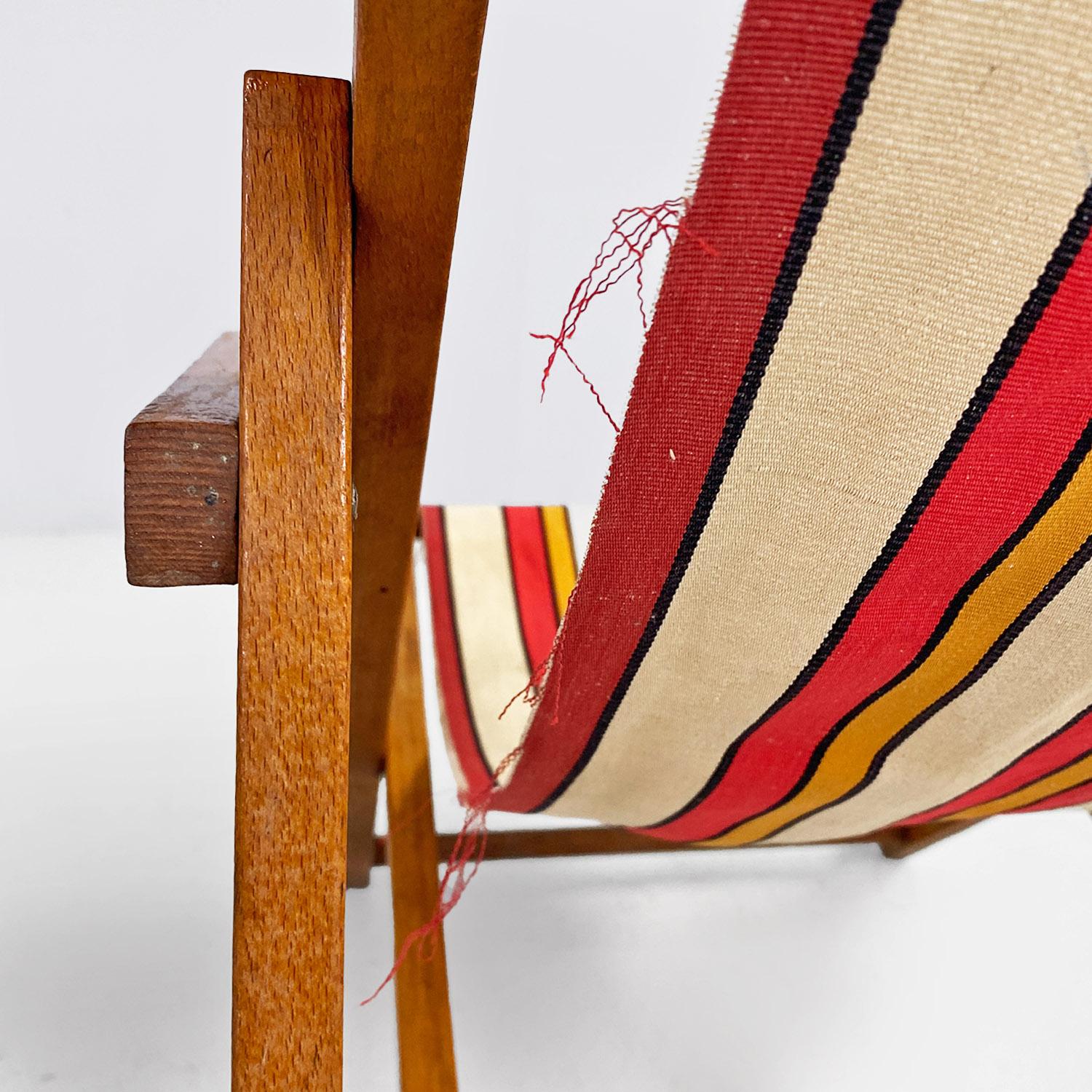Italian mid-century small wooden and original colored fabric deckchair, 1950s For Sale 10