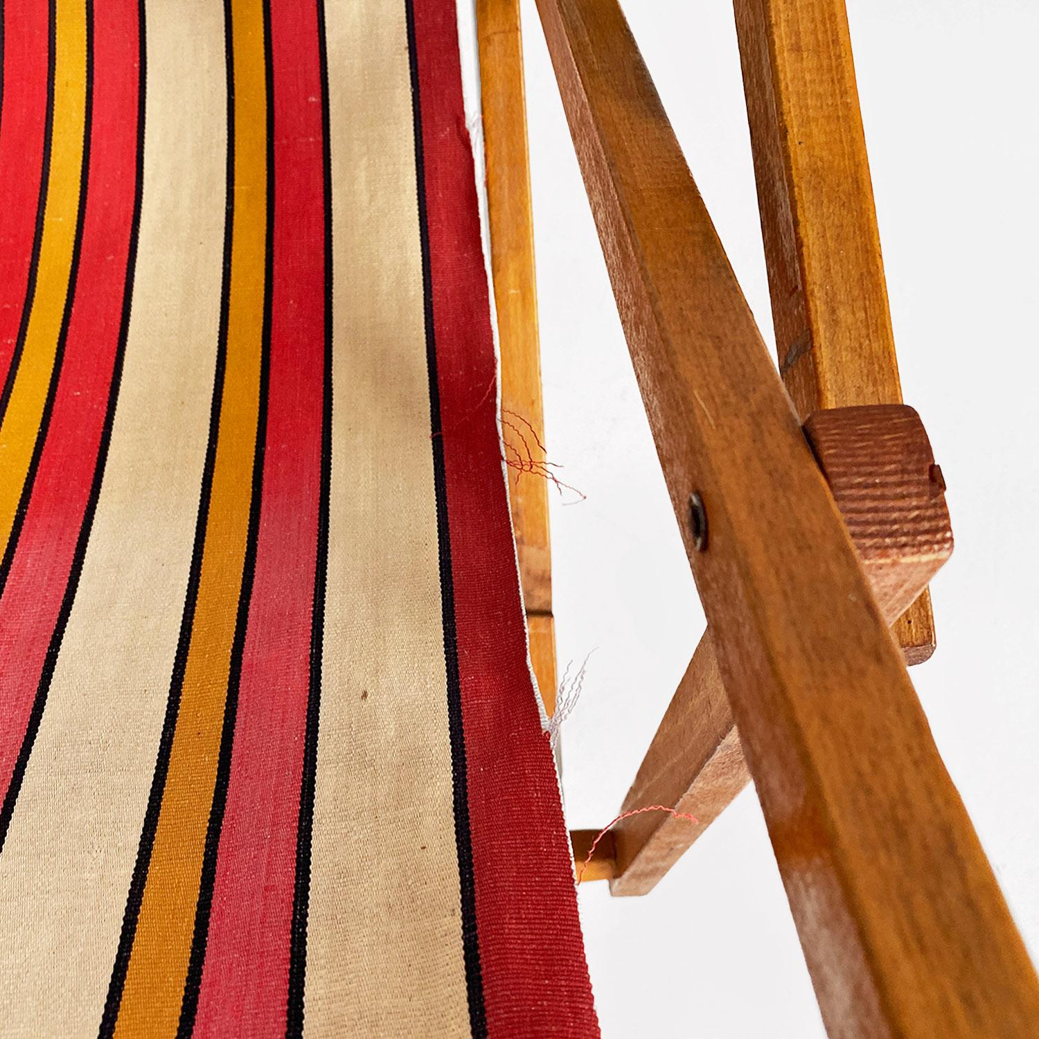 Italian mid-century small wooden and original colored fabric deckchair, 1950s For Sale 11