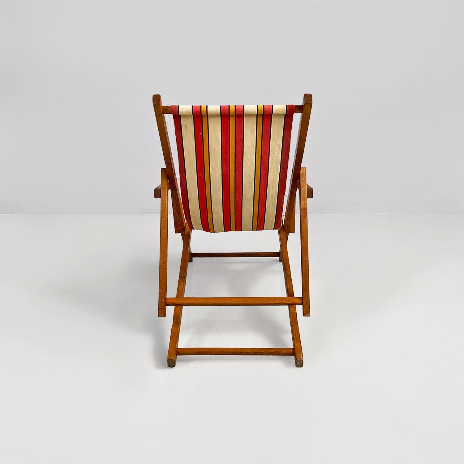 Italian mid-century small wooden and original colored fabric deckchair, 1950s For Sale 2