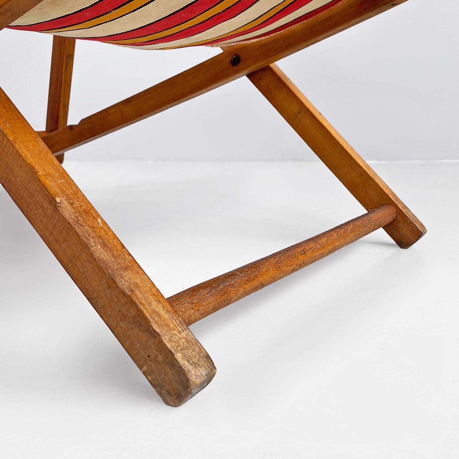 Italian mid-century small wooden and original colored fabric deckchair, 1950s For Sale 3