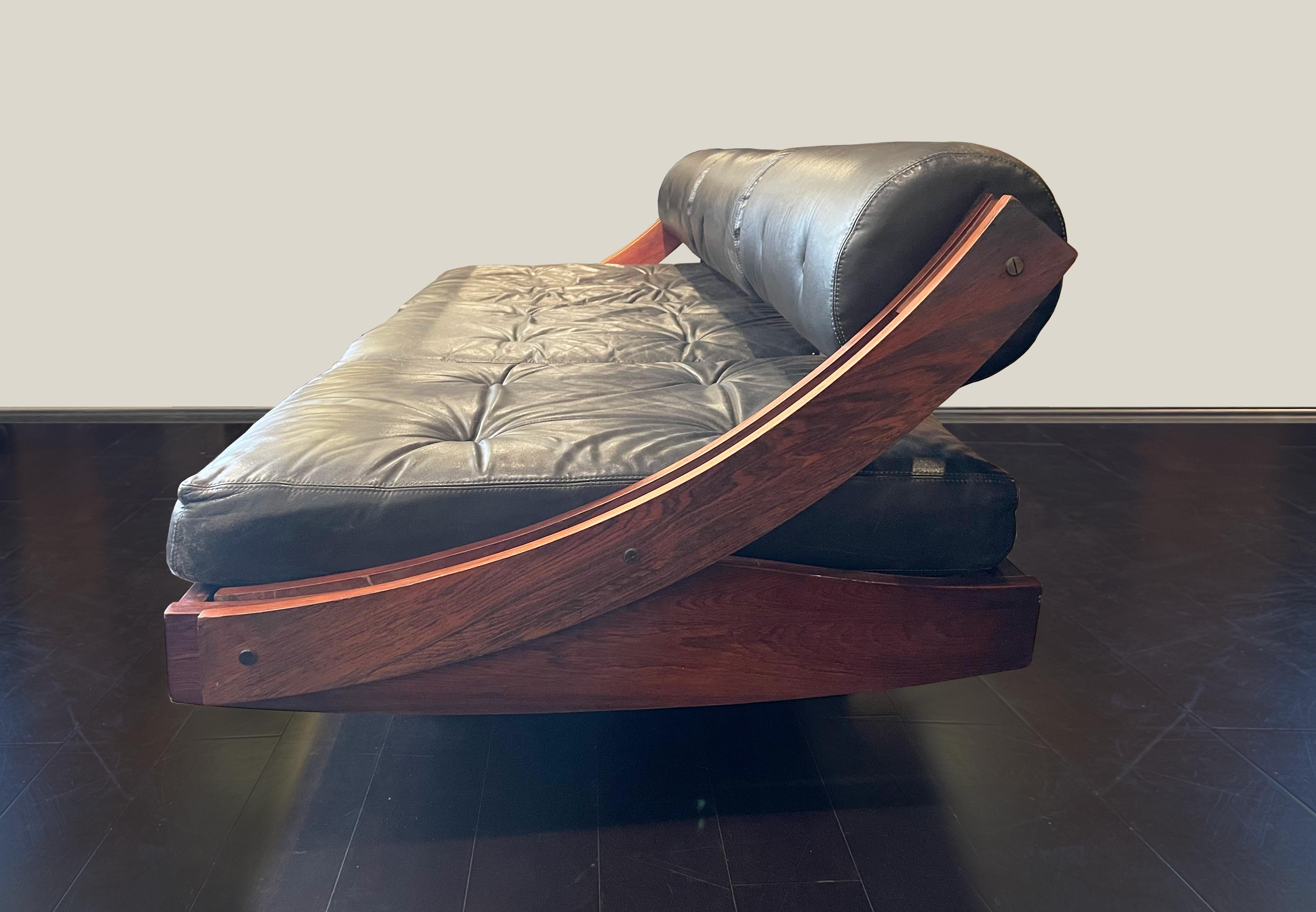Italienisches Sofa/Tagesbett aus der Mitte des Jahrhunderts von Gianni Songia für Sormani (Mitte des 20. Jahrhunderts) im Angebot