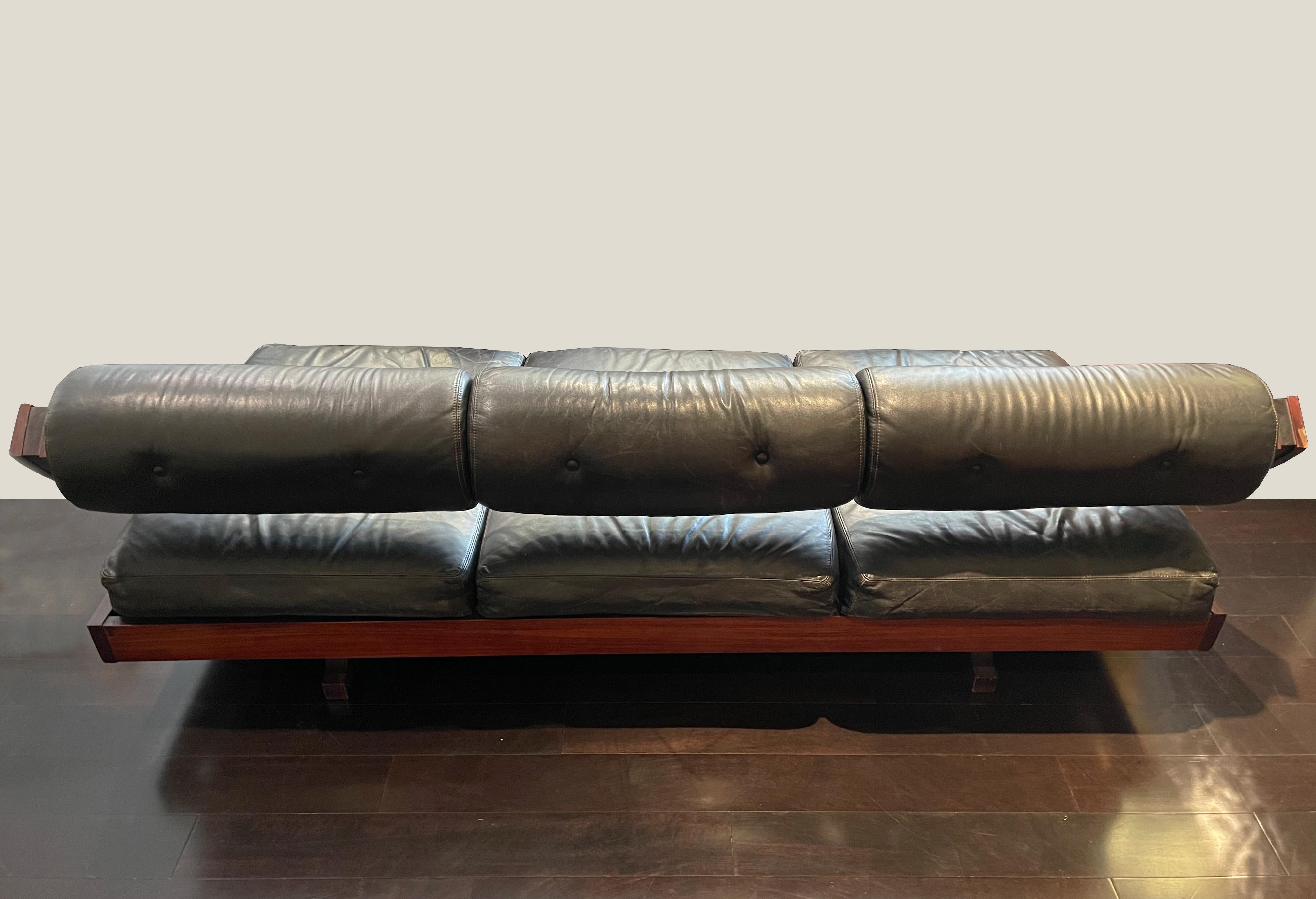 Mid-20th Century Italian Mid-Century Sofa/Daybed by Gianni Songia for Sormani For Sale